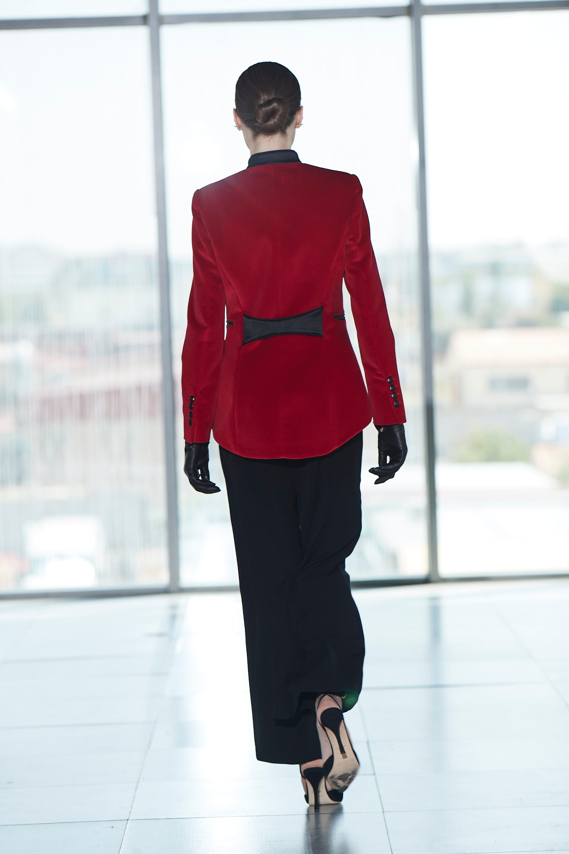 BLAZER BORDADA CARMIN RENATA VELVET