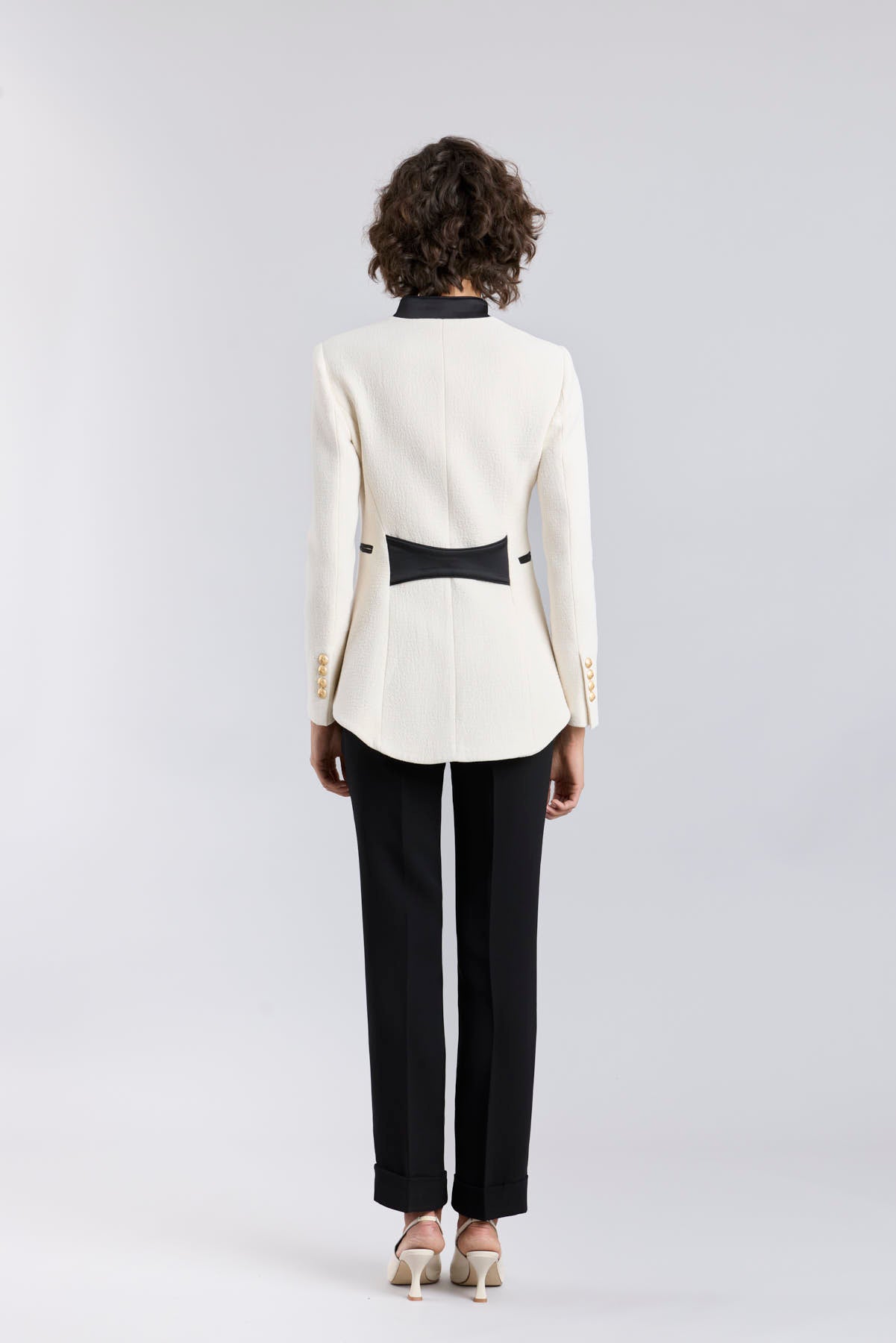 BLAZER BORDADA MARFIL RENATA LOVE