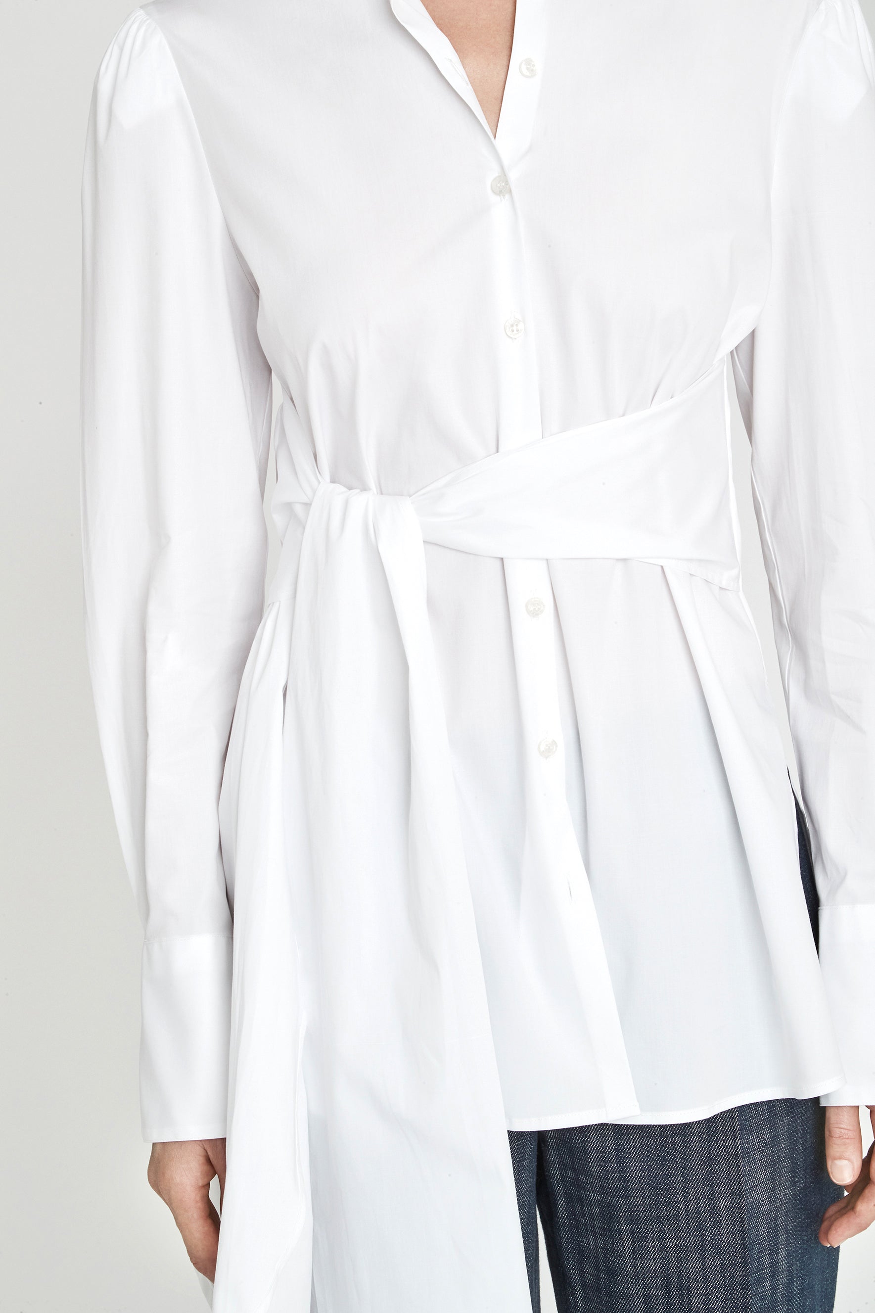 CAMISA BLANCA CON LAZADA THEODORE