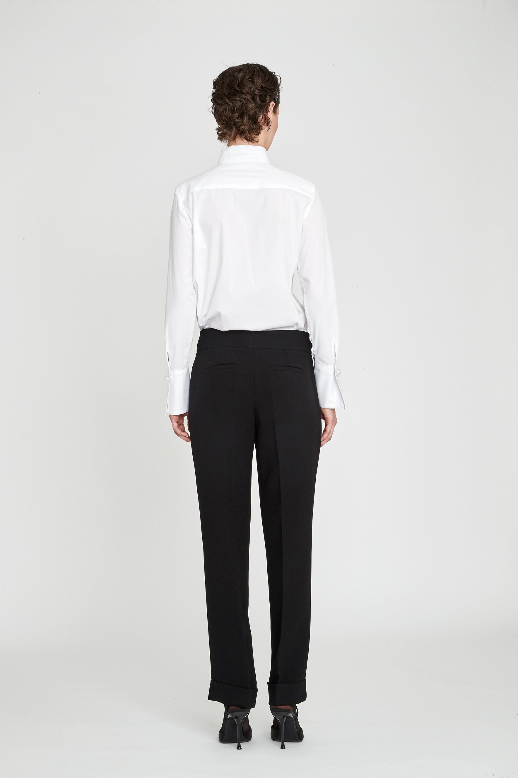 CAMISA BLANCA CUELLO MAO Y JARETAS SIMONE