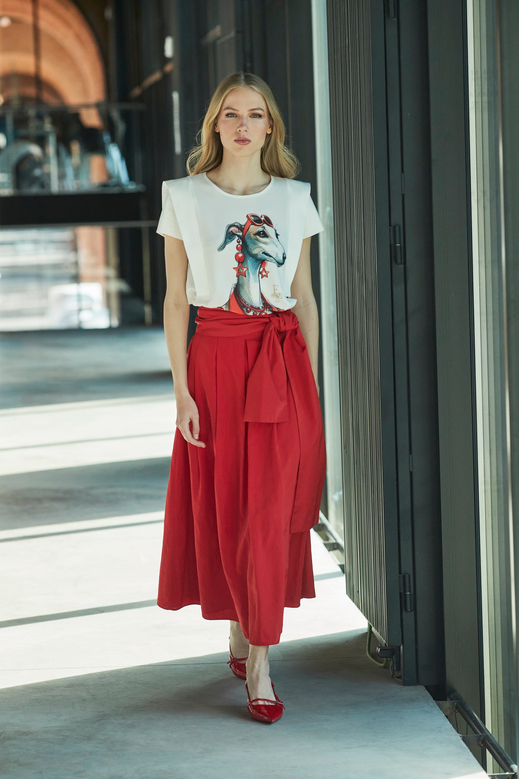 FALDA MIDI TAFETA CARMIN