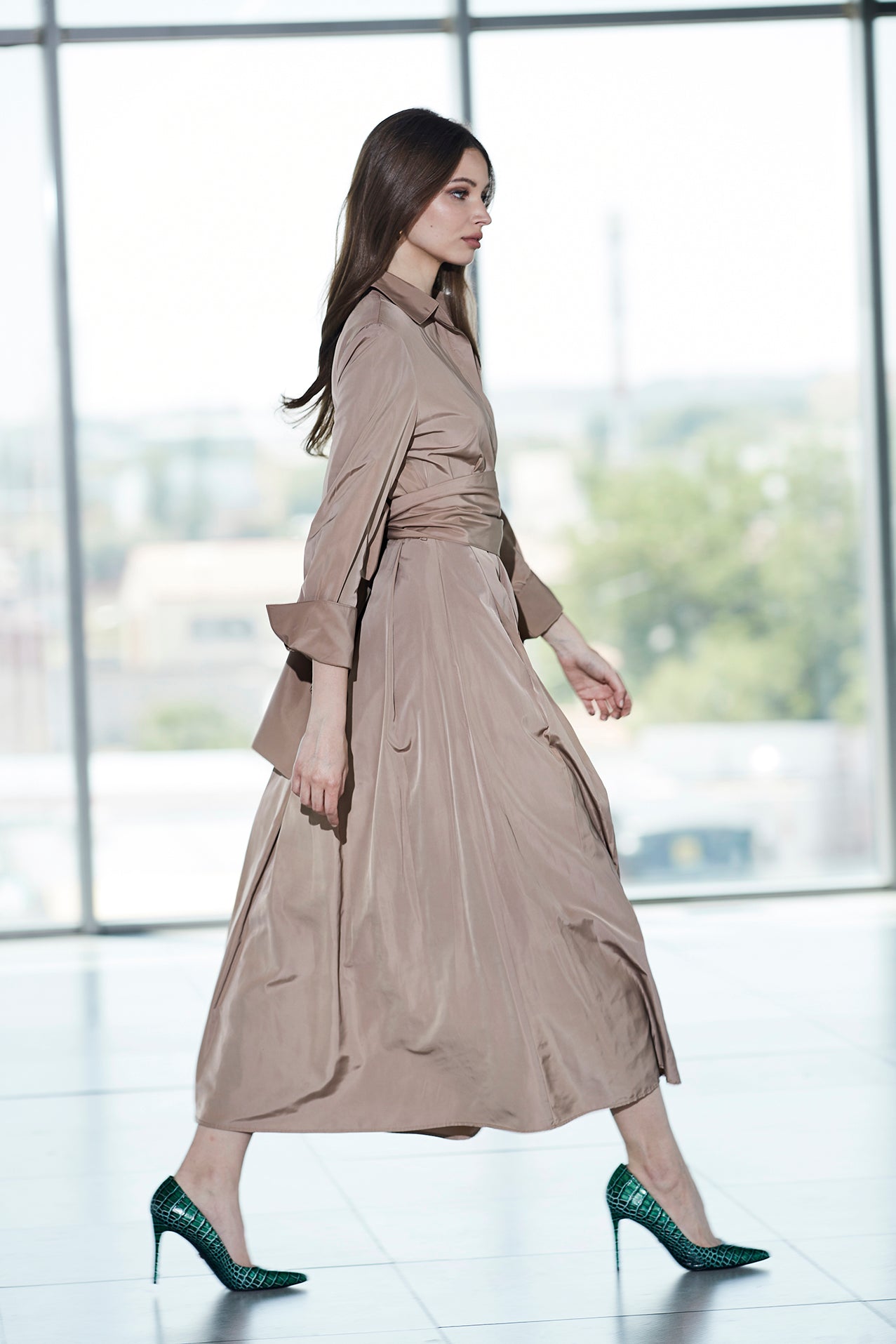 VESTIDO LISO CINTURÓN TOFFEE CORNELIA
