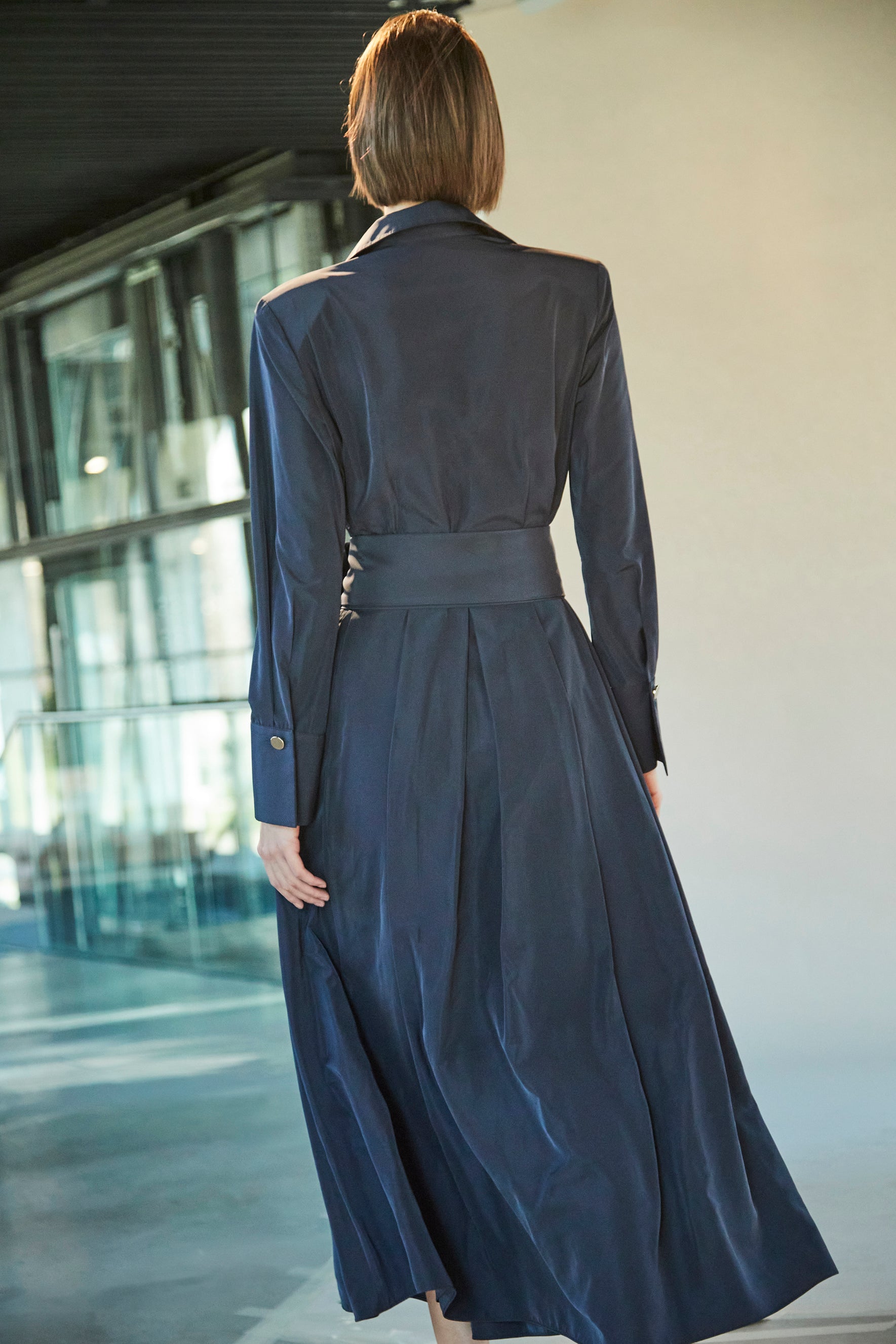 VESTIDO LISO CINTURON MARINO CORNELIA