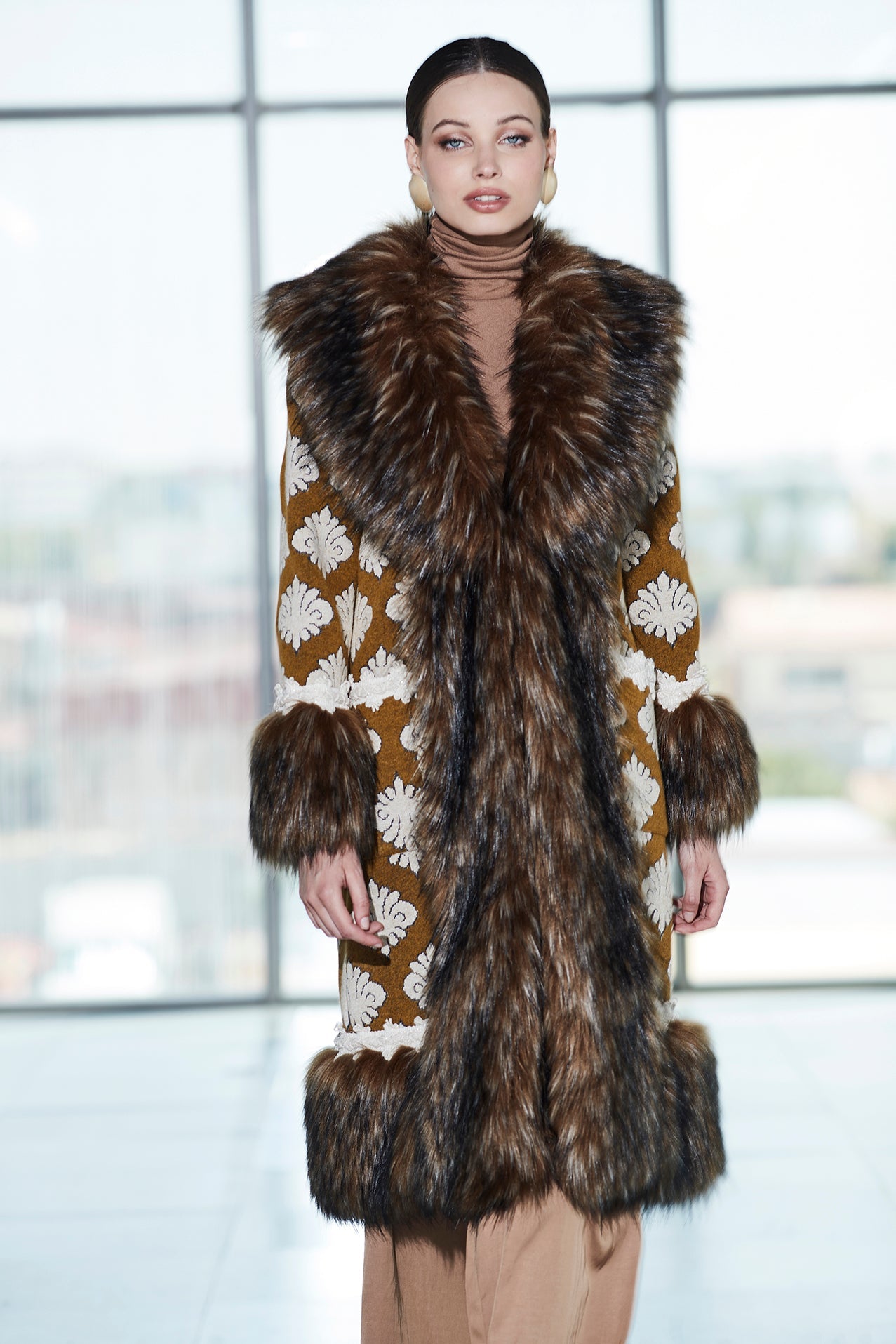 ABRIGO LARGO ALPACA MIEL OLIVE - THE EXTREME COLLECTION