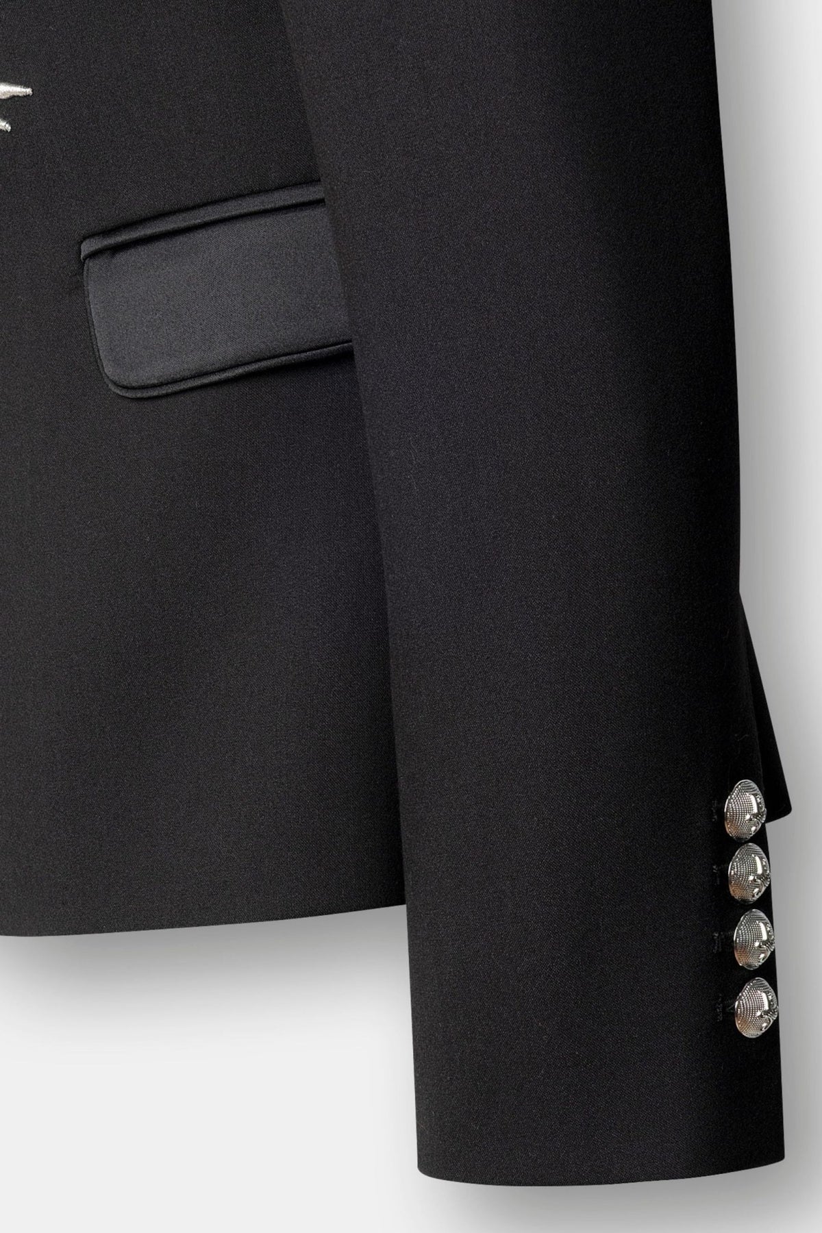 BLAZER AZABACHE CON BORDADO RENATA SILVER - THE EXTREME COLLECTION