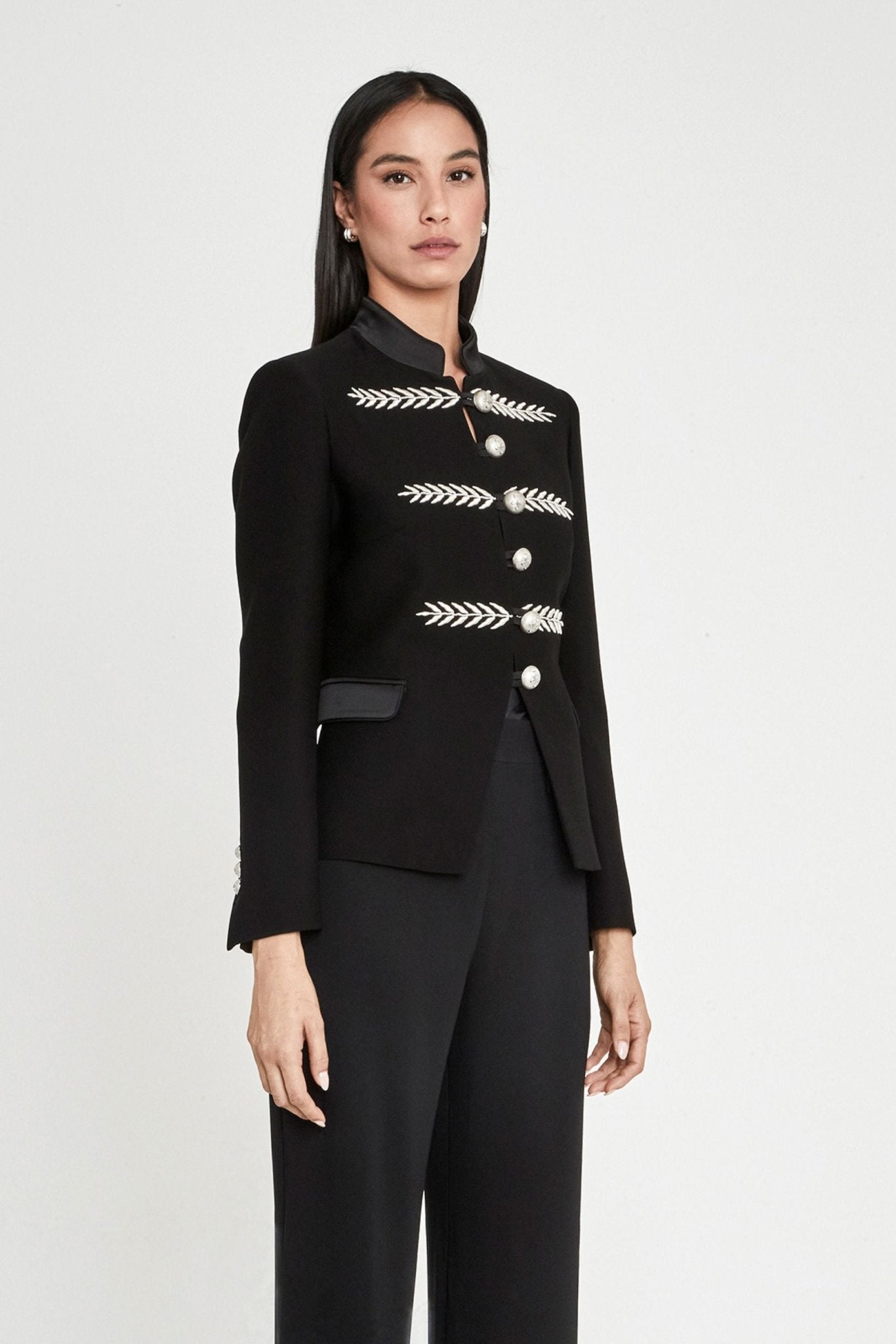 BLAZER AZABACHE CON BORDADO RENATA SILVER - THE EXTREME COLLECTION