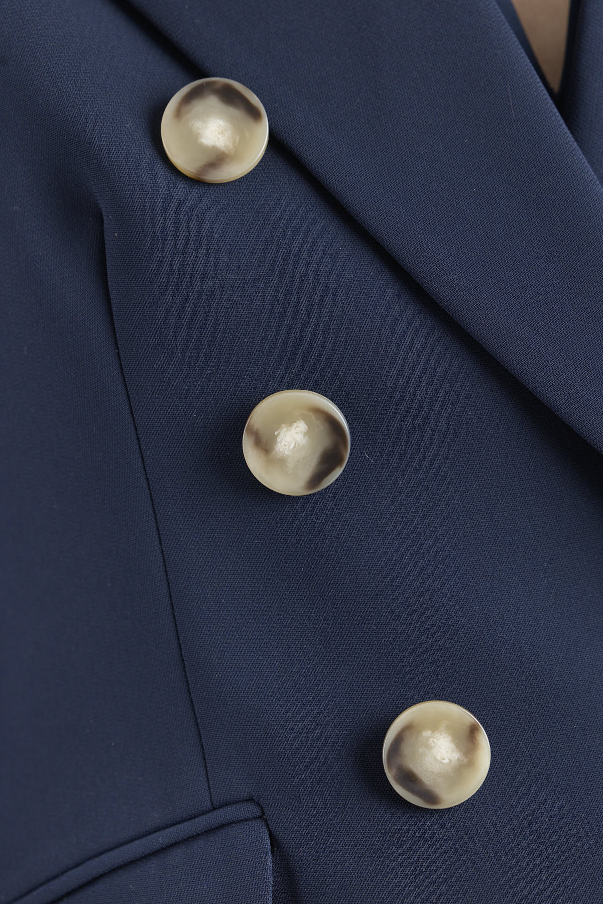 Blazer azul marino doble botonadura Lafayette con botones de corozo.