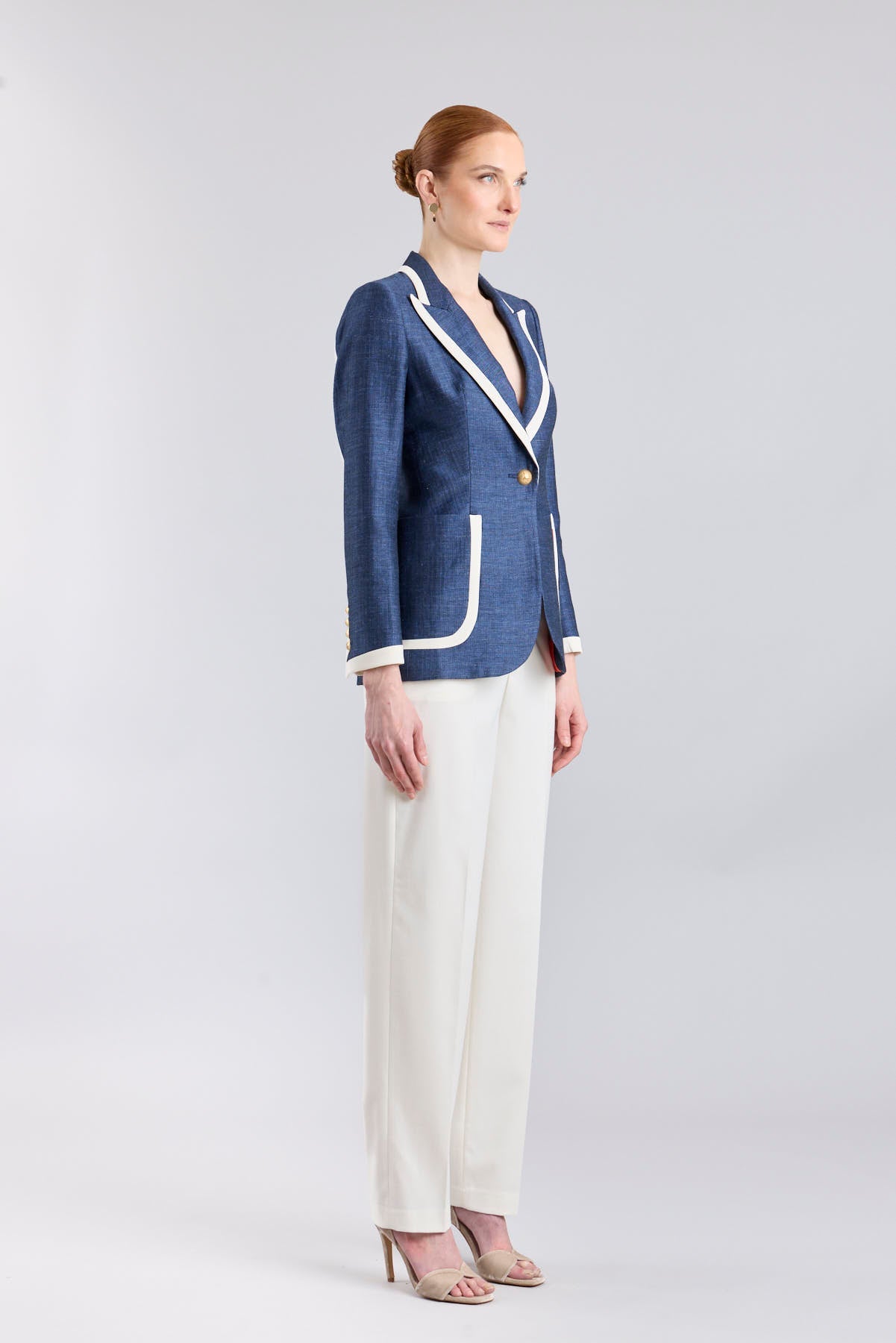 Blazer azul marino mujer Laurent Blue con vivos blancos.