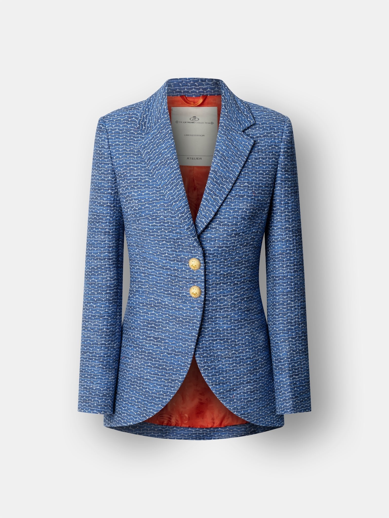 Blazer azul royal mujer modelo Coffety con botones metálicos.
