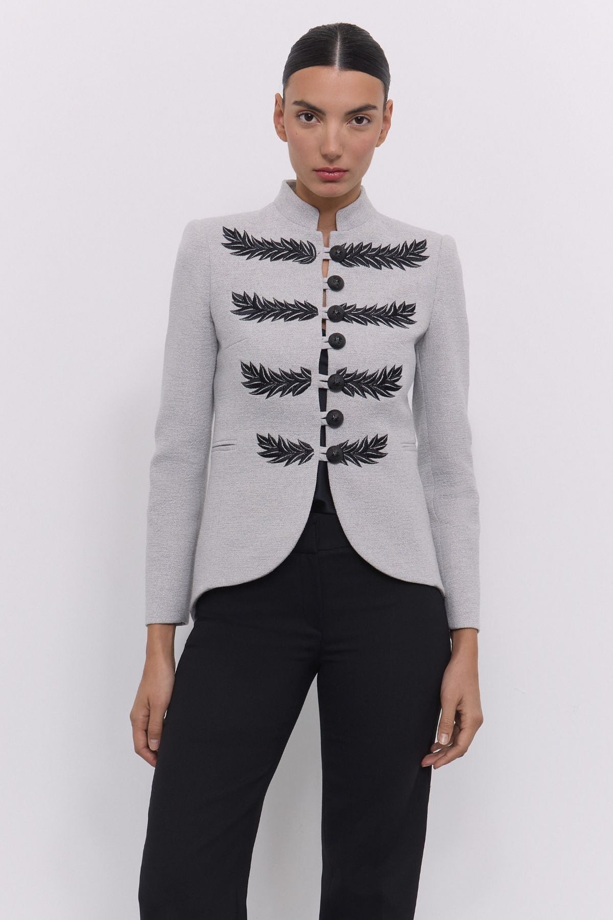 Blazer bordada gris perla Renata Cipriani - Edición Limitada - THE EXTREME COLLECTION