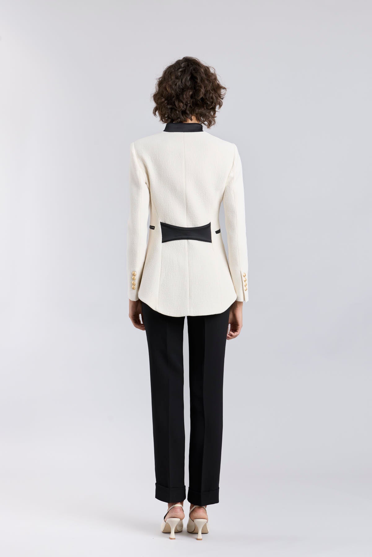 BLAZER BORDADA MARFIL RENATA LOVE - THE EXTREME COLLECTION