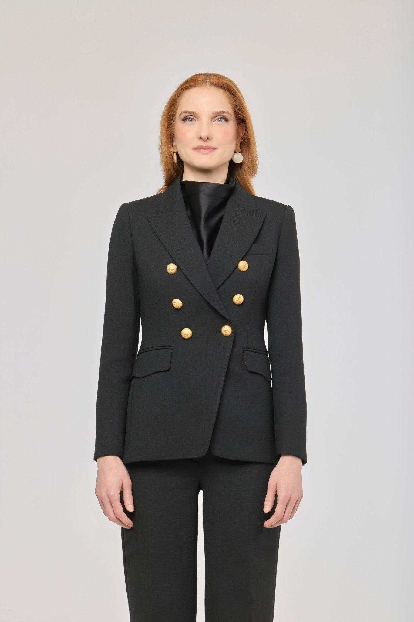 Blazer cruzada negra dedoble abotonadura Garcia Vintage 02 de The Extreme Collection con detalle de picado en solapa y bolsillos.