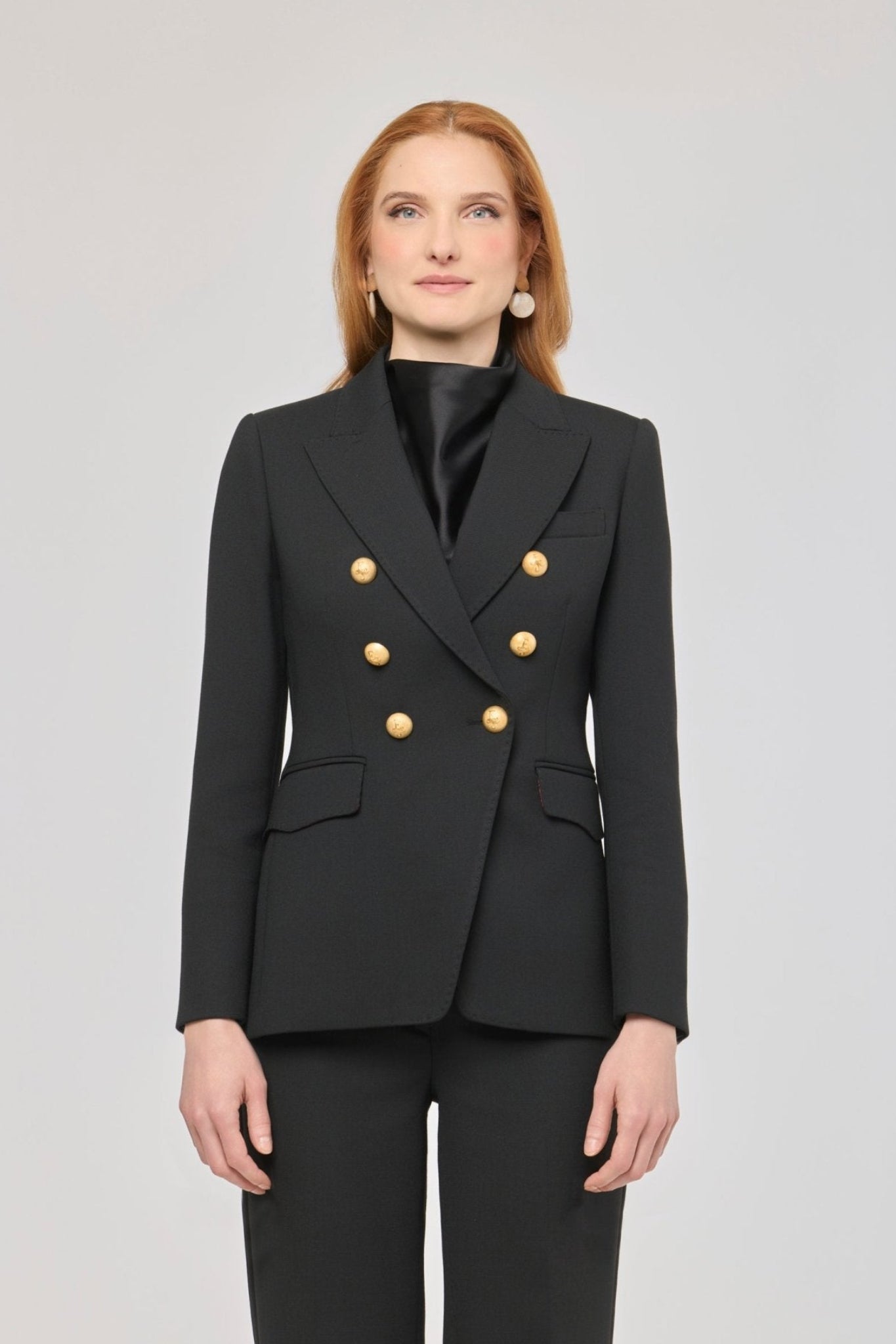 Blazer cruzada negra dedoble abotonadura Garcia Vintage 02 de The Extreme Collection con detalle de picado en solapa y bolsillos.