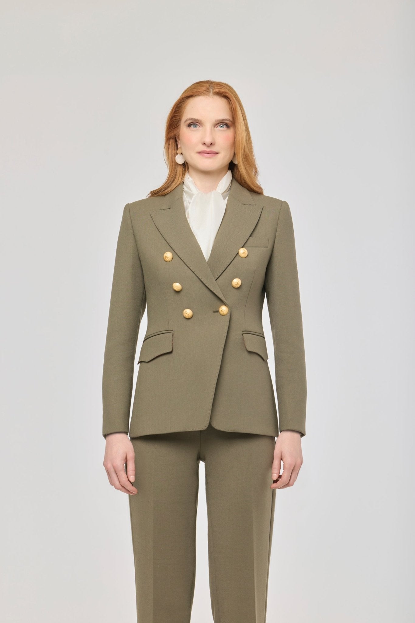 Blazer cruzada verde Garcia Vintage 02 de The Extreme Collection con detalle de picado en solapa y bolsillos.