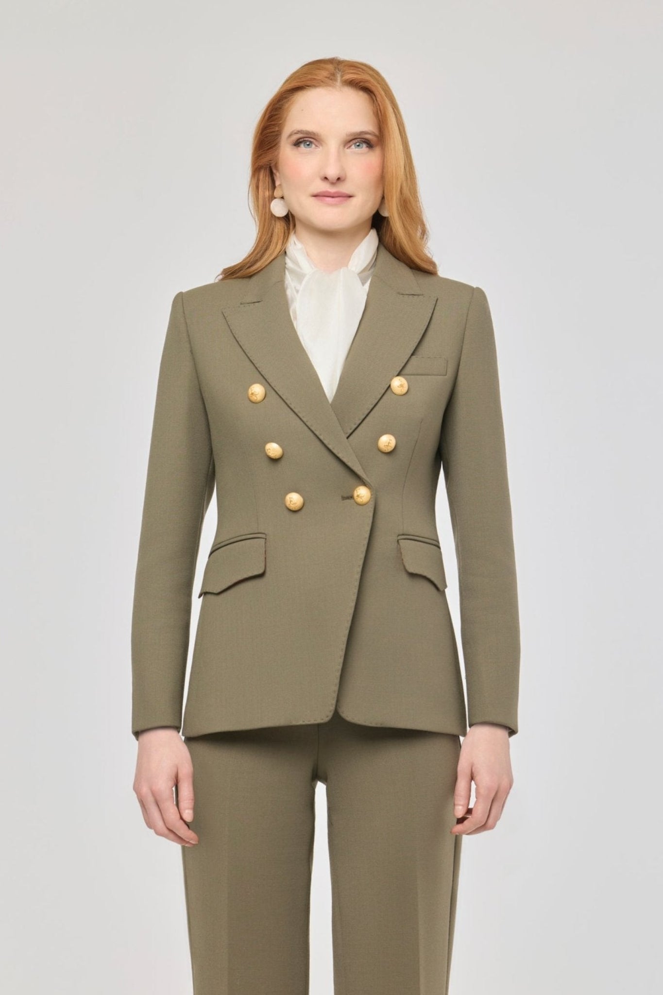 Blazer cruzada verde Garcia Vintage 02 de The Extreme Collection con detalle de picado en solapa y bolsillos.