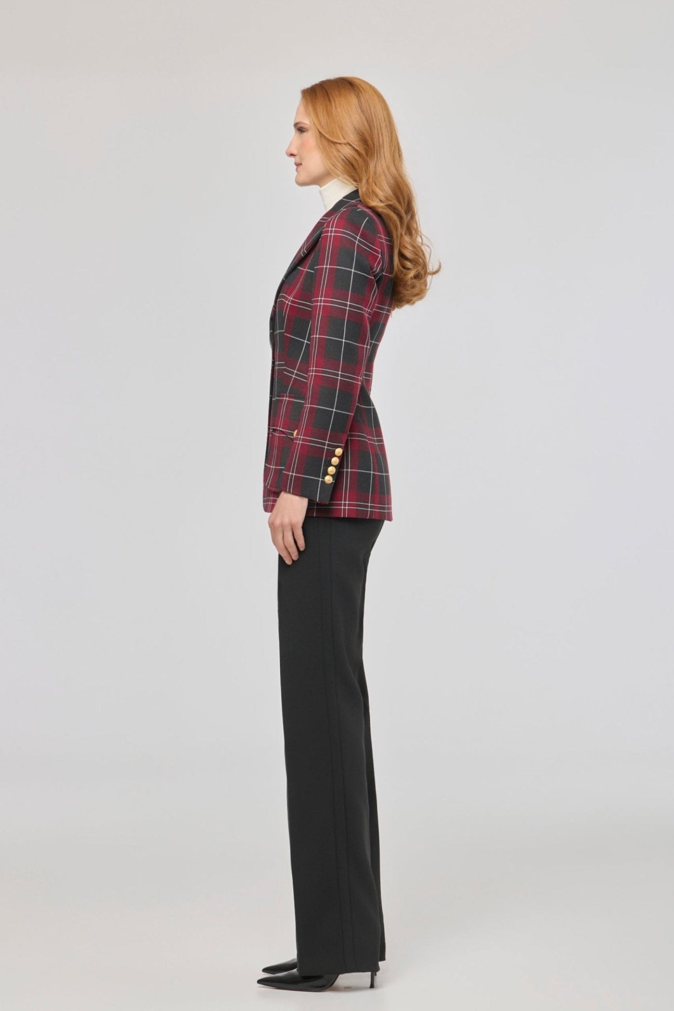 Blazer de cuadros escoceses Gregor de The Extreme Collection en tonos burdeos, negro y blanco.