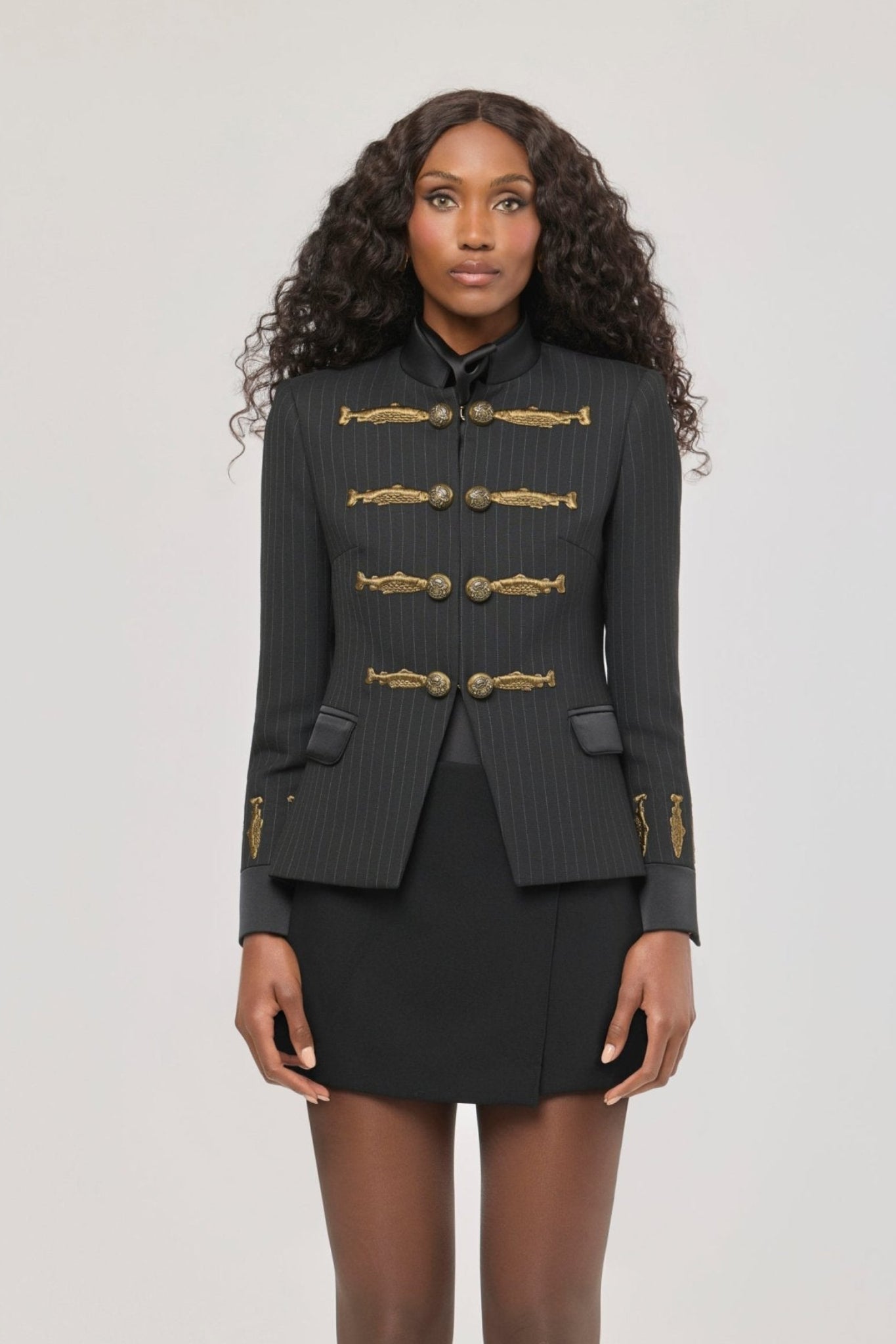 Blazer diplomática bordada Nuvola Diplomatic de The Extreme Collection con bordados dorados y botones exclusivos.