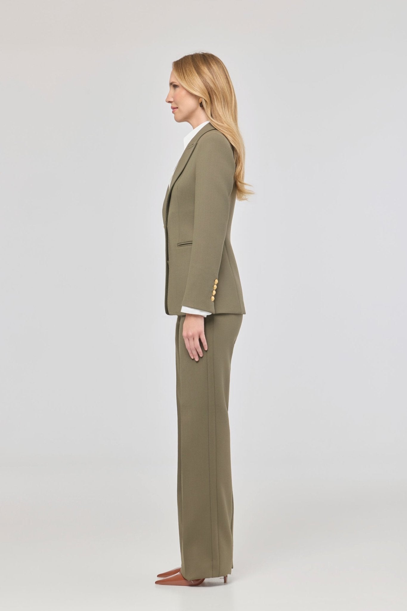 Blazer entallada verde Garcia Vintage 01 de The Extreme Collection en color verde con detalle de solapa picada.