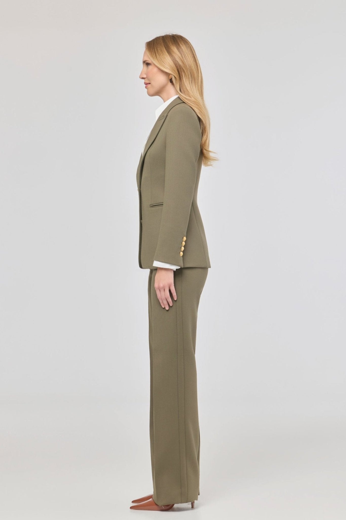 Blazer entallada verde Garcia Vintage 01 de The Extreme Collection en color verde con detalle de solapa picada.