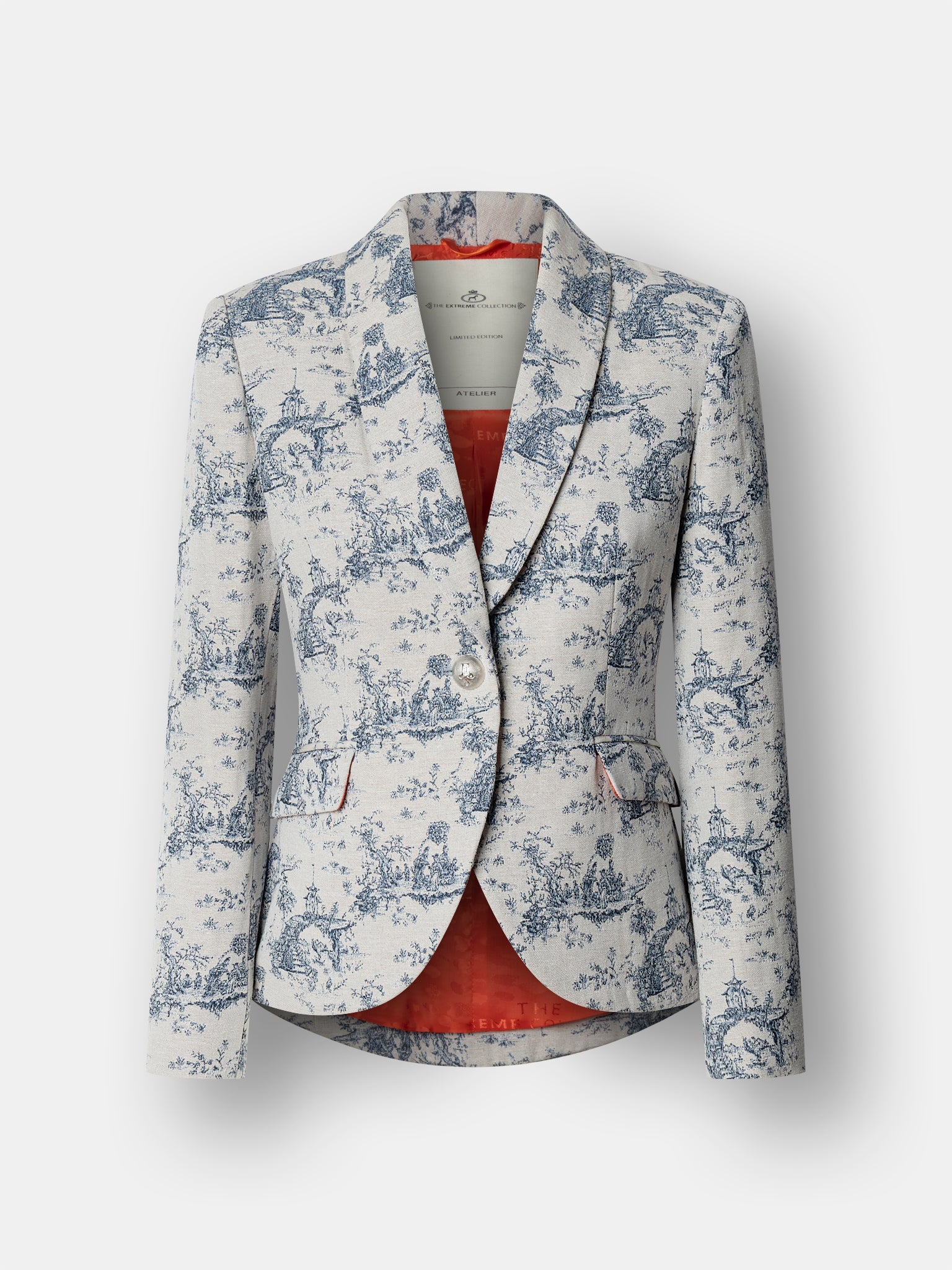 Blazer estampado azul modelo Toile de Jouy de The Extreme Collection.