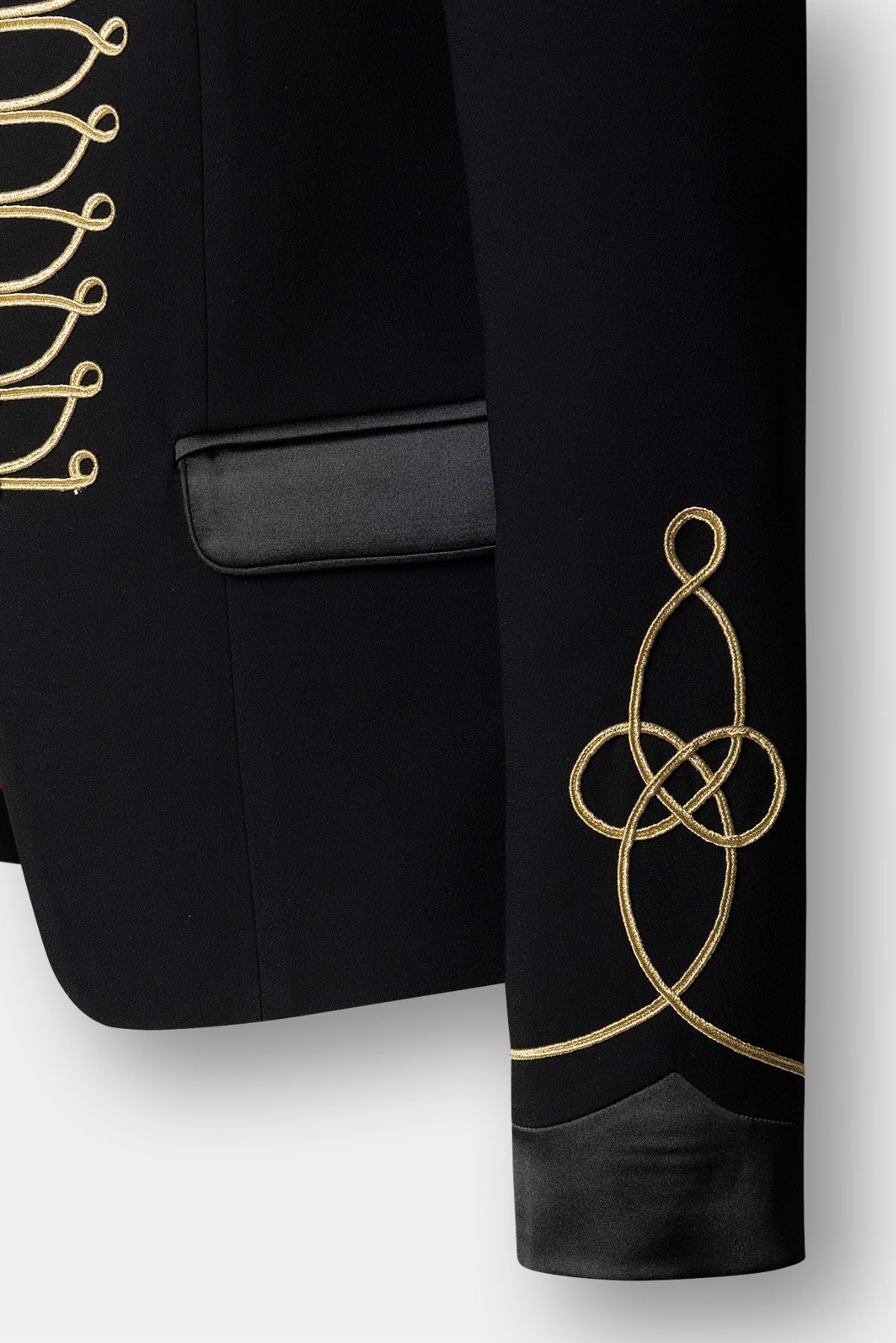 Blazer negra de estilo militar con doble botonadura dorada de The Extreme Collection.