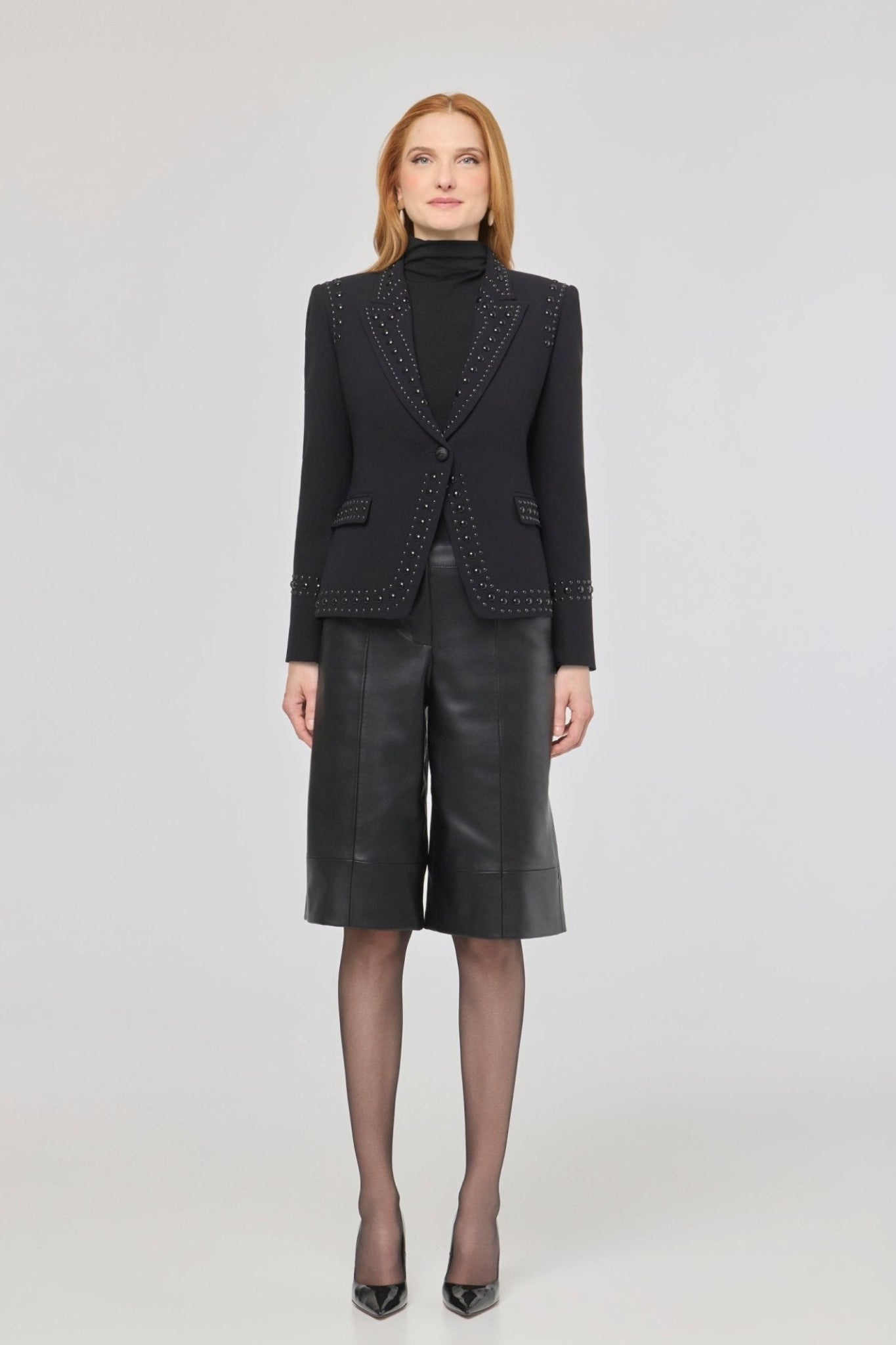 Blazer negra con tachuelas Rock Star de The Extreme Collection con tachuelas en color negro.
