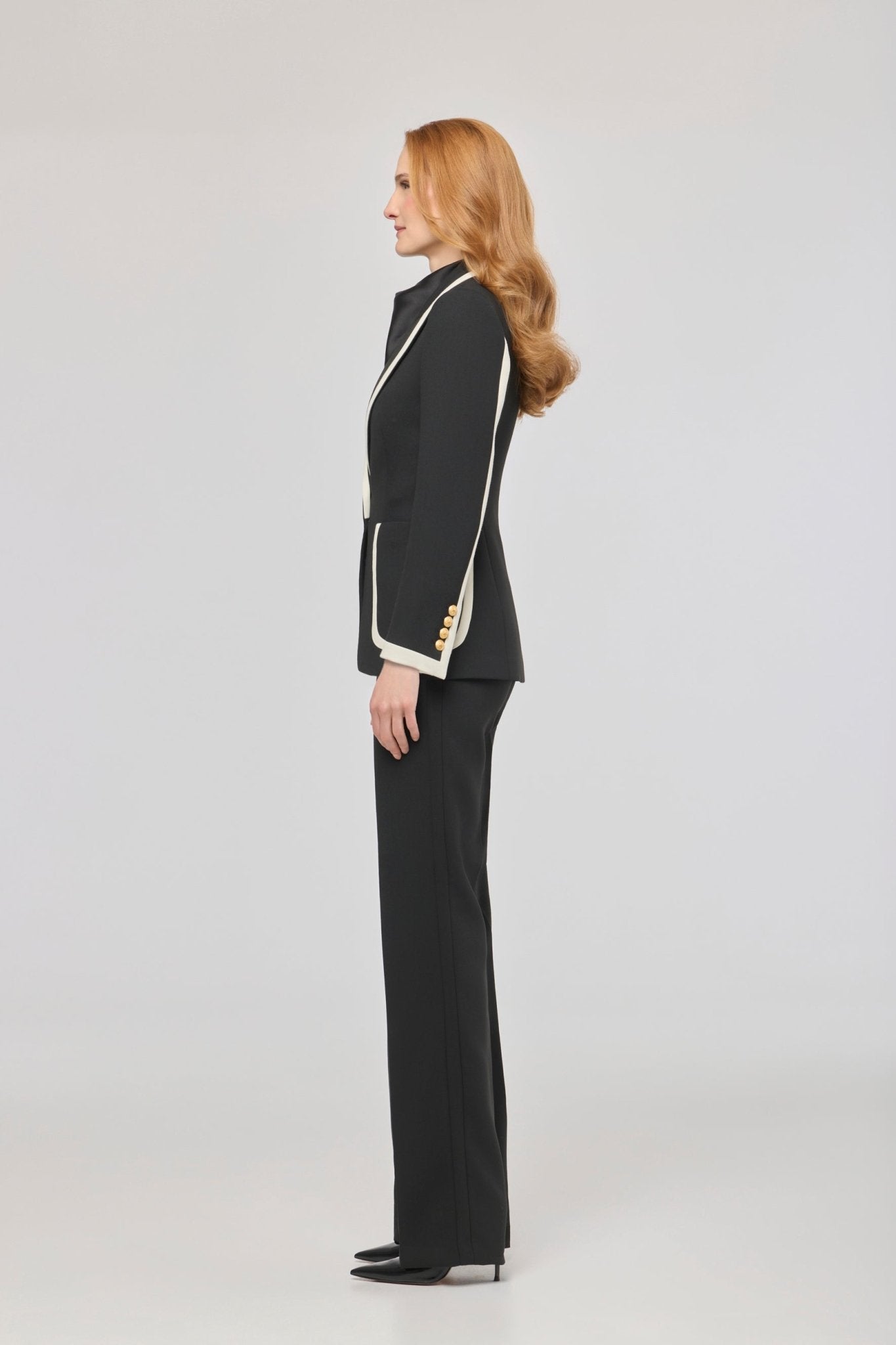 Blazer negra con vivos en contraste Laurent de The Extreme Collection en negro con ribetes blancos
