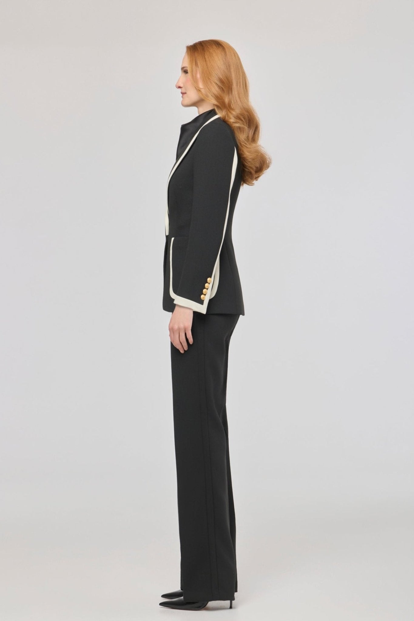 Blazer negra con vivos en contraste Laurent de The Extreme Collection en negro con ribetes blancos