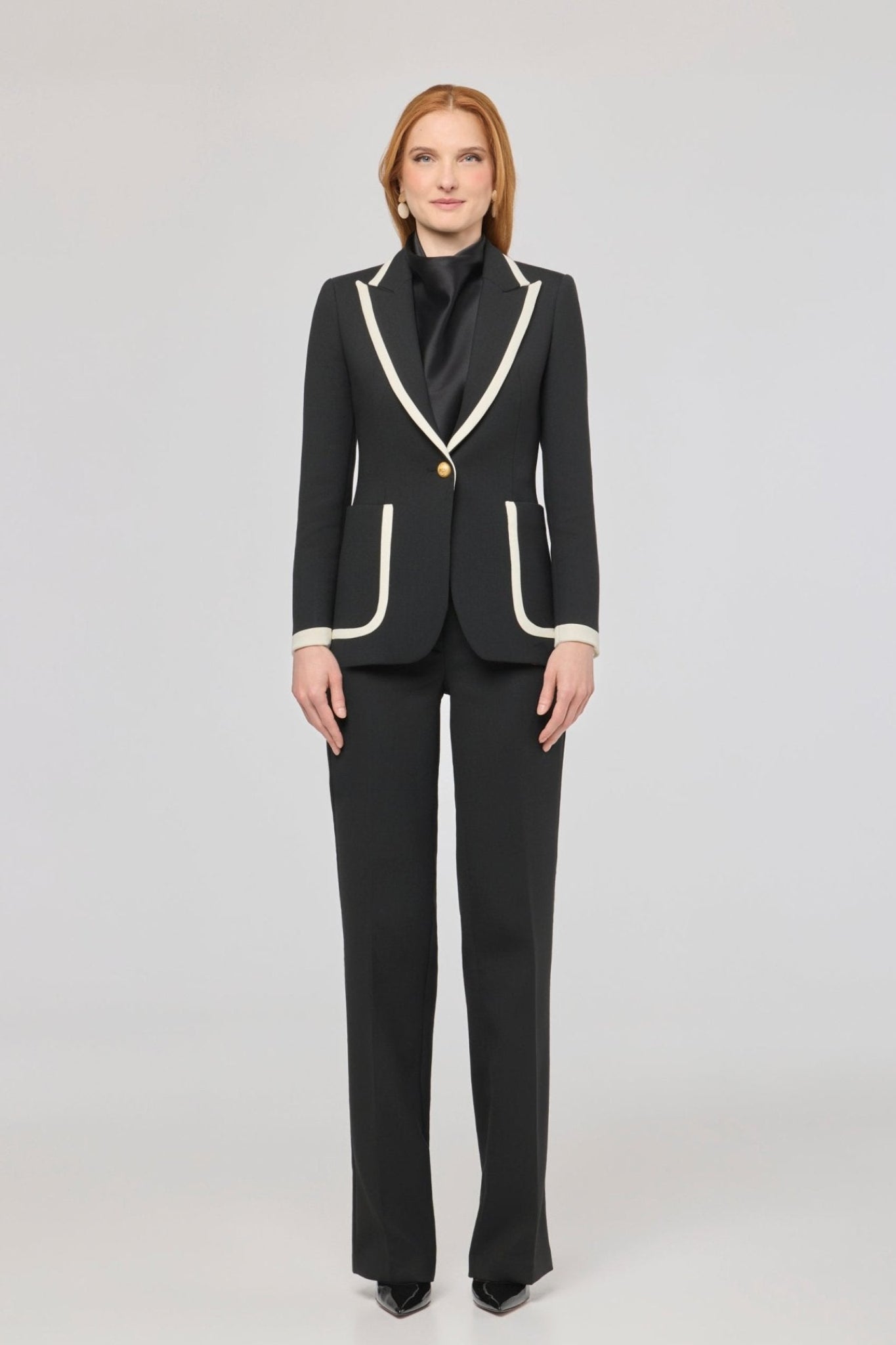 Blazer negra con vivos en contraste Laurent de The Extreme Collection en negro con ribetes blancos