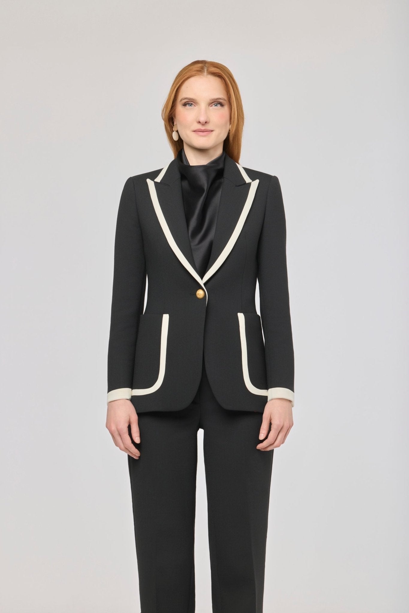 Blazer negra con vivos en contraste Laurent de The Extreme Collection en negro con ribetes blancos