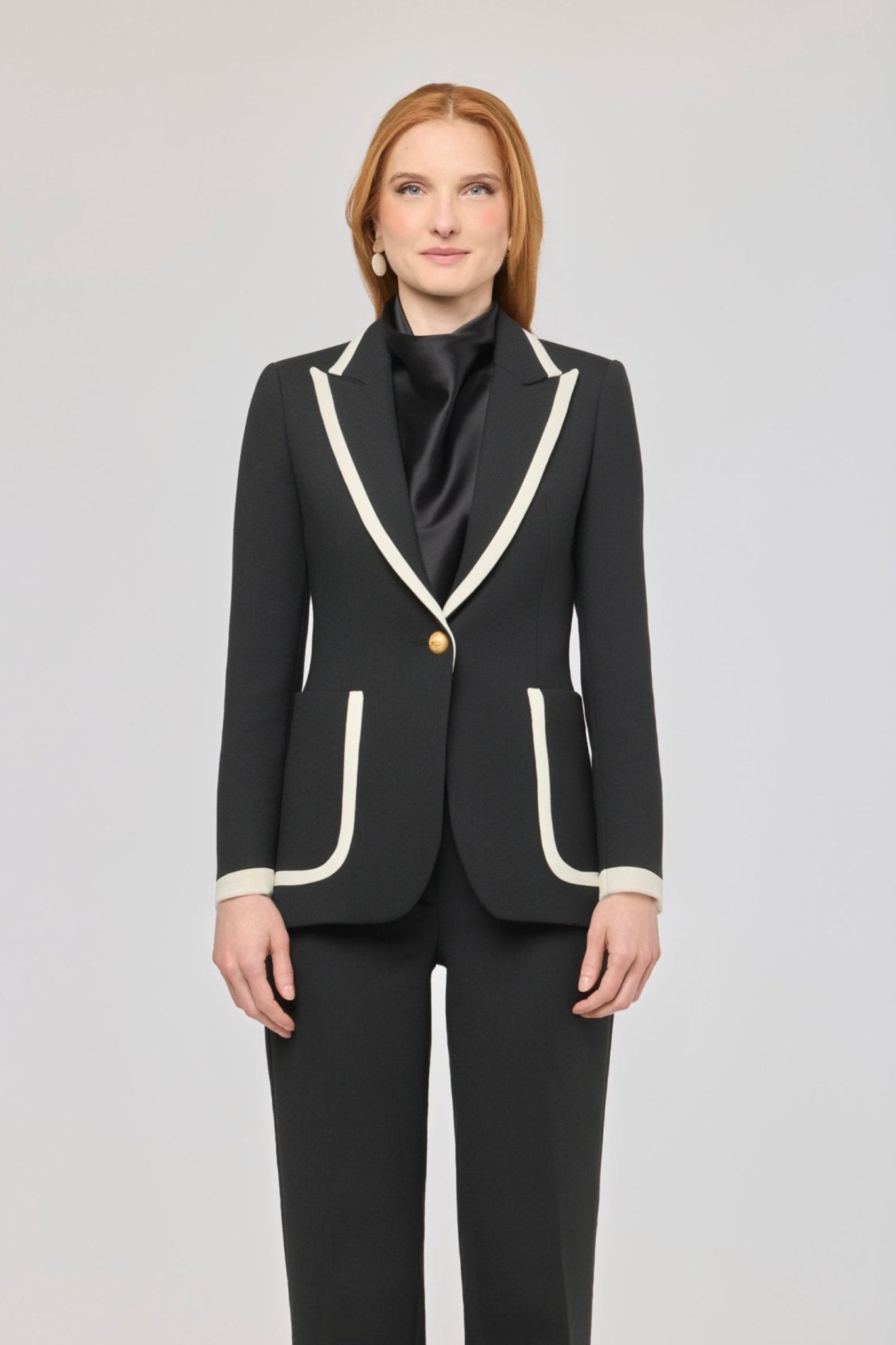 Blazer negra con vivos en contraste Laurent de The Extreme Collection en negro con ribetes blancos