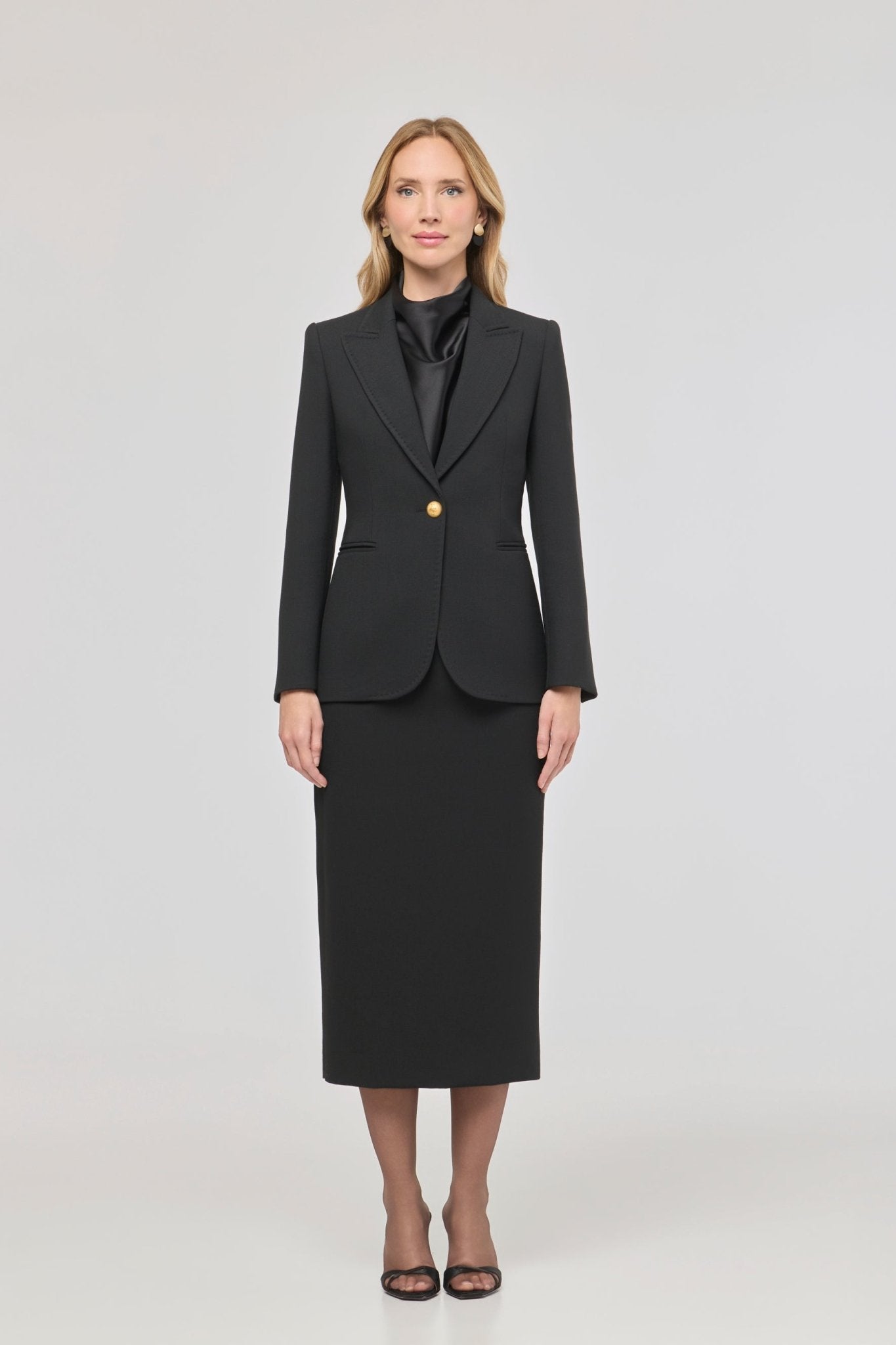 Blazer entallada negra Garcia Vintage 01 de The Extreme Collection con detalle de solapa picada.