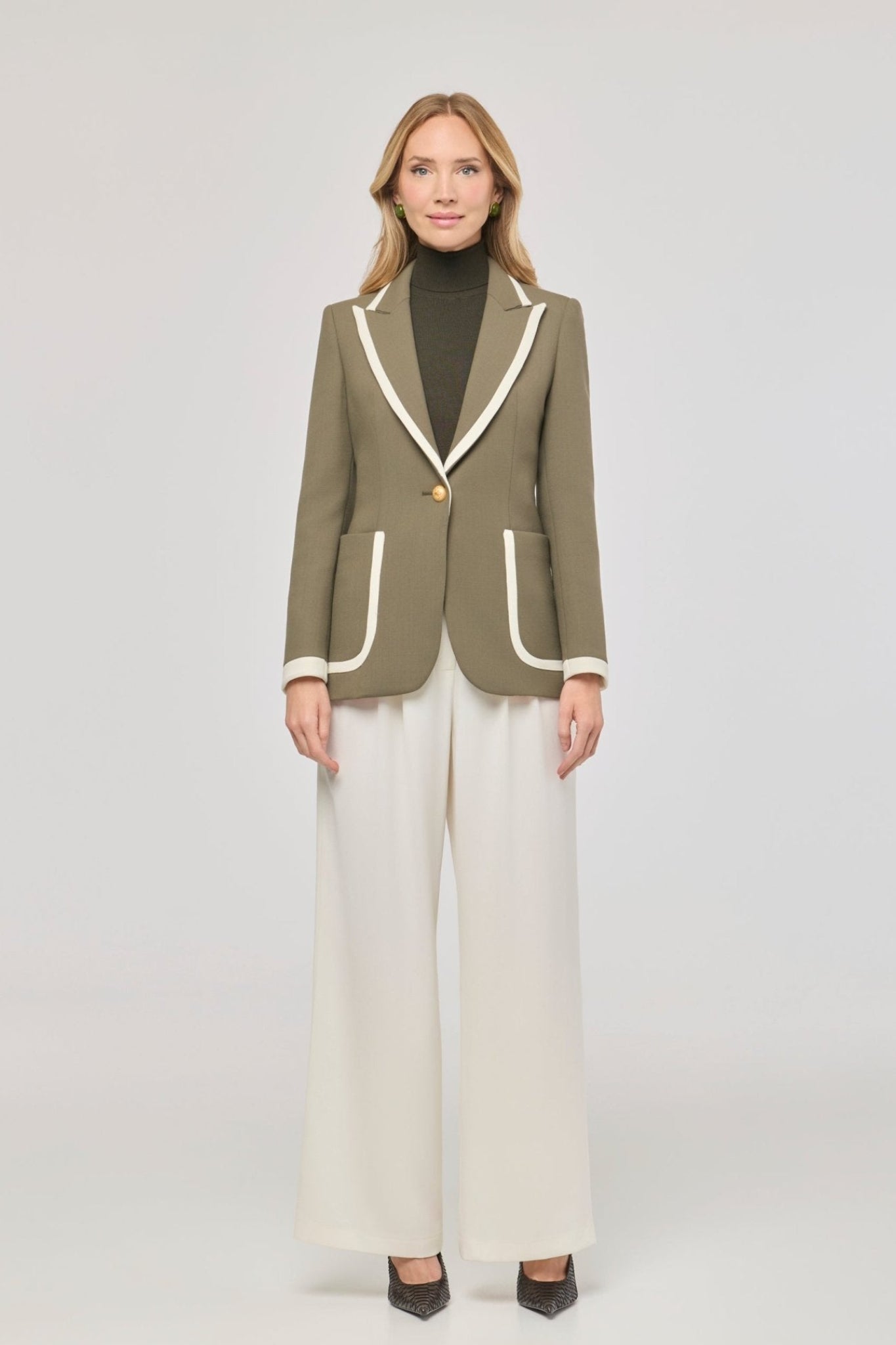 Blazer verde con ribetes en contraste Laurent de The Extreme Collection de color verde con ribetes blancos.