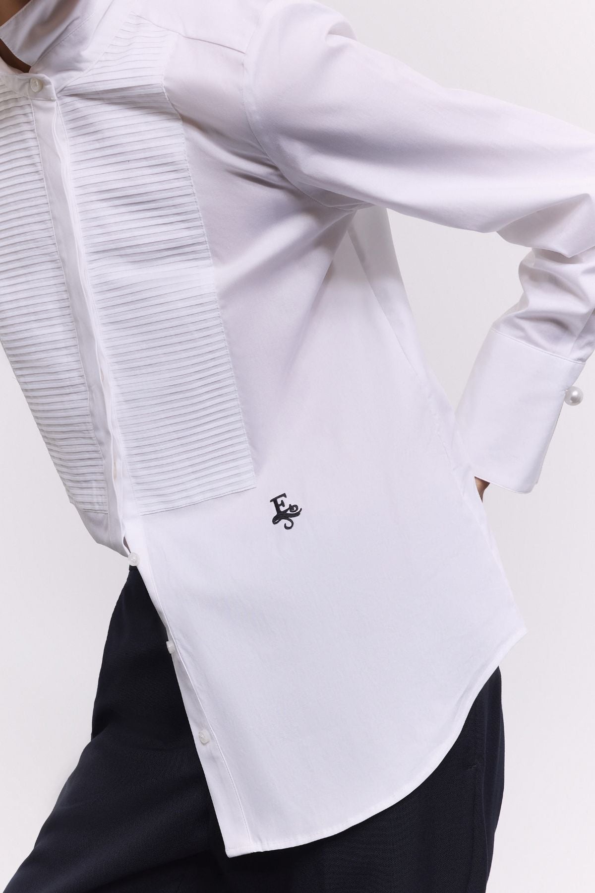 Camisa blanca con jaretas Eleanor - Edición Limitada - THE EXTREME COLLECTION