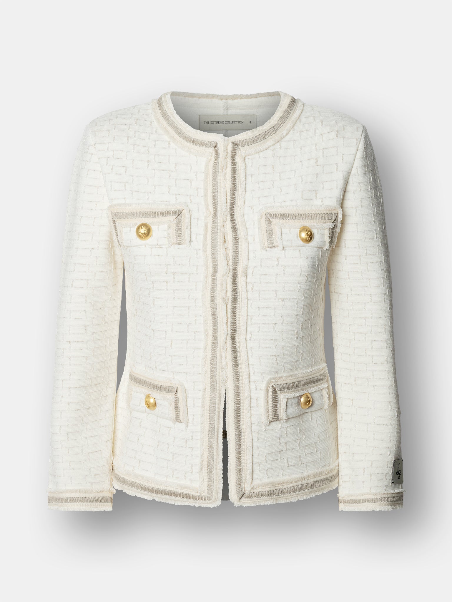 Chaqueta corta estructurada mujer modelo Cameron en color crudo con botones dorados.