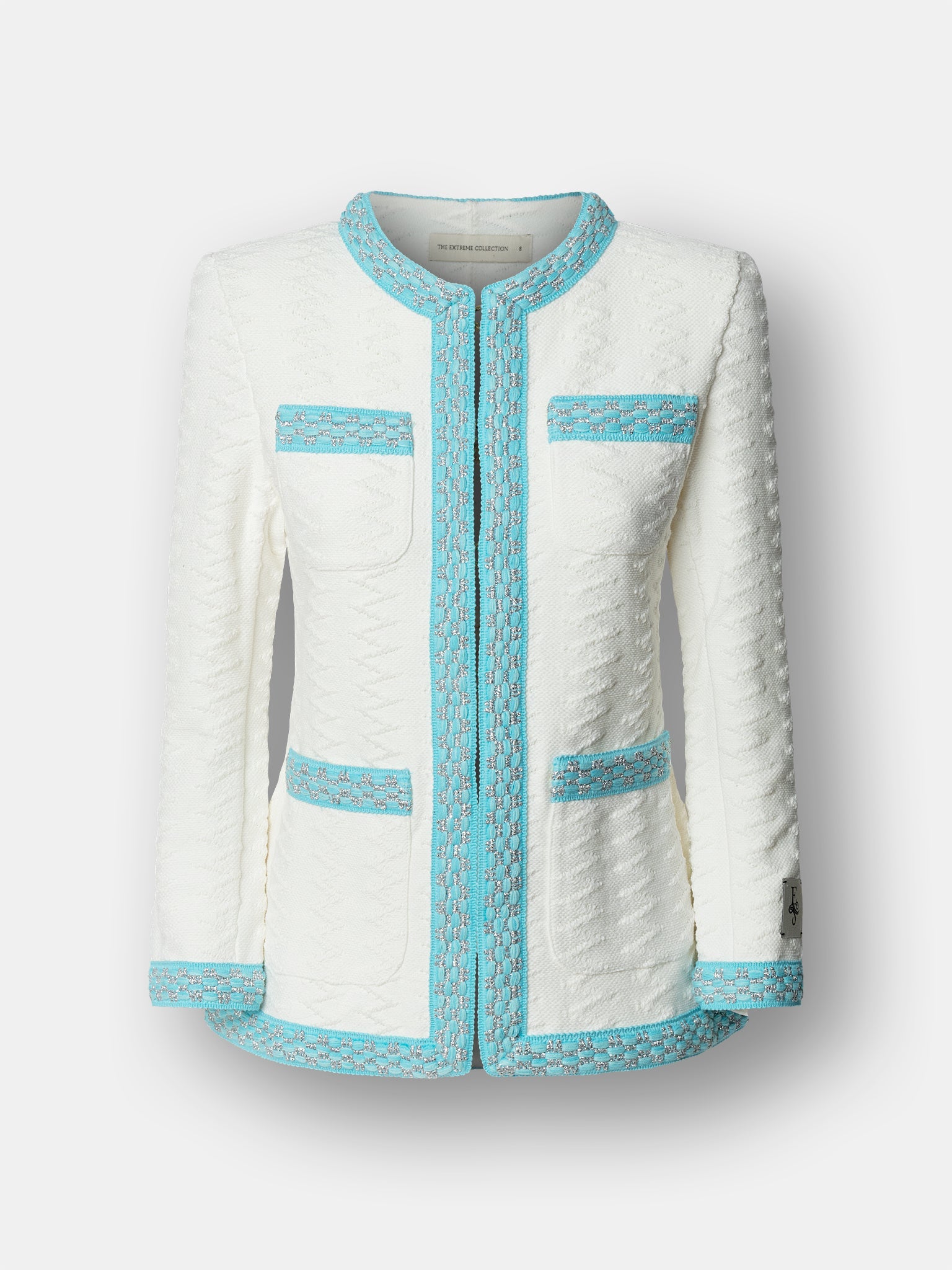 Chaqueta estructurada de mujer modelo Archer en blanco con vivos turquesa.