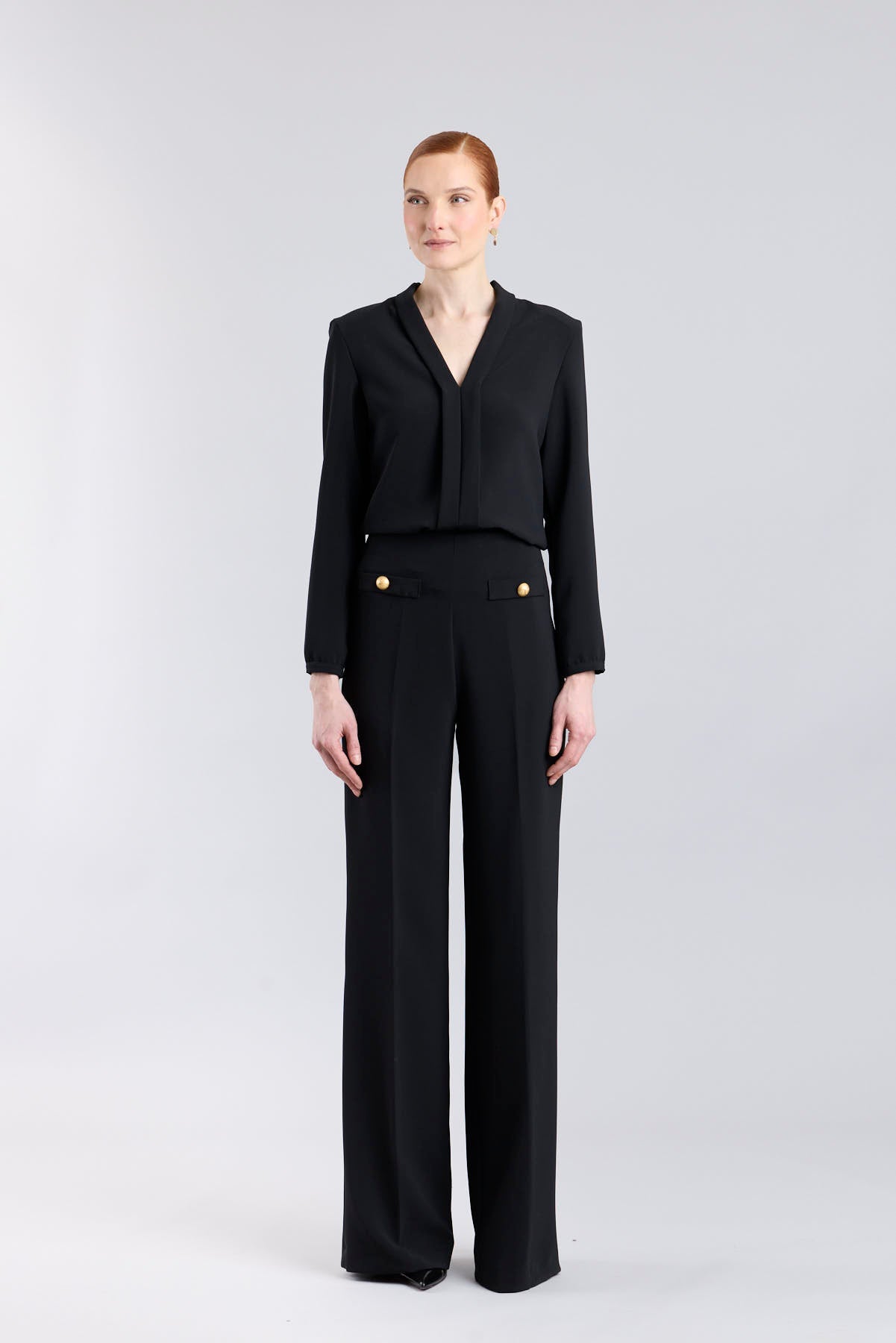 Pantalón negro de tiro alto estilo palazzo con botones dorados de The Extreme Collection.