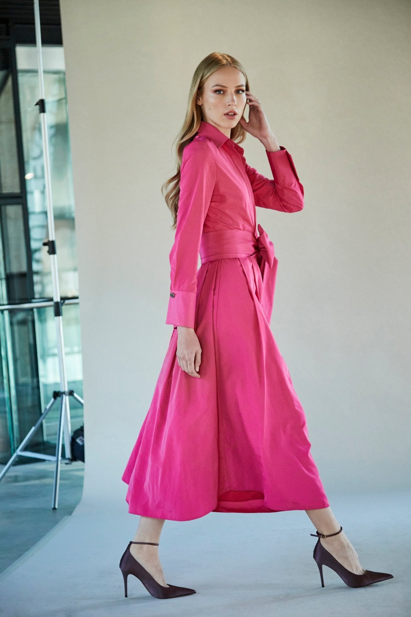 VESTIDO LISO CINTURON FUCHSIA CORNELIA - THE EXTREME COLLECTION
