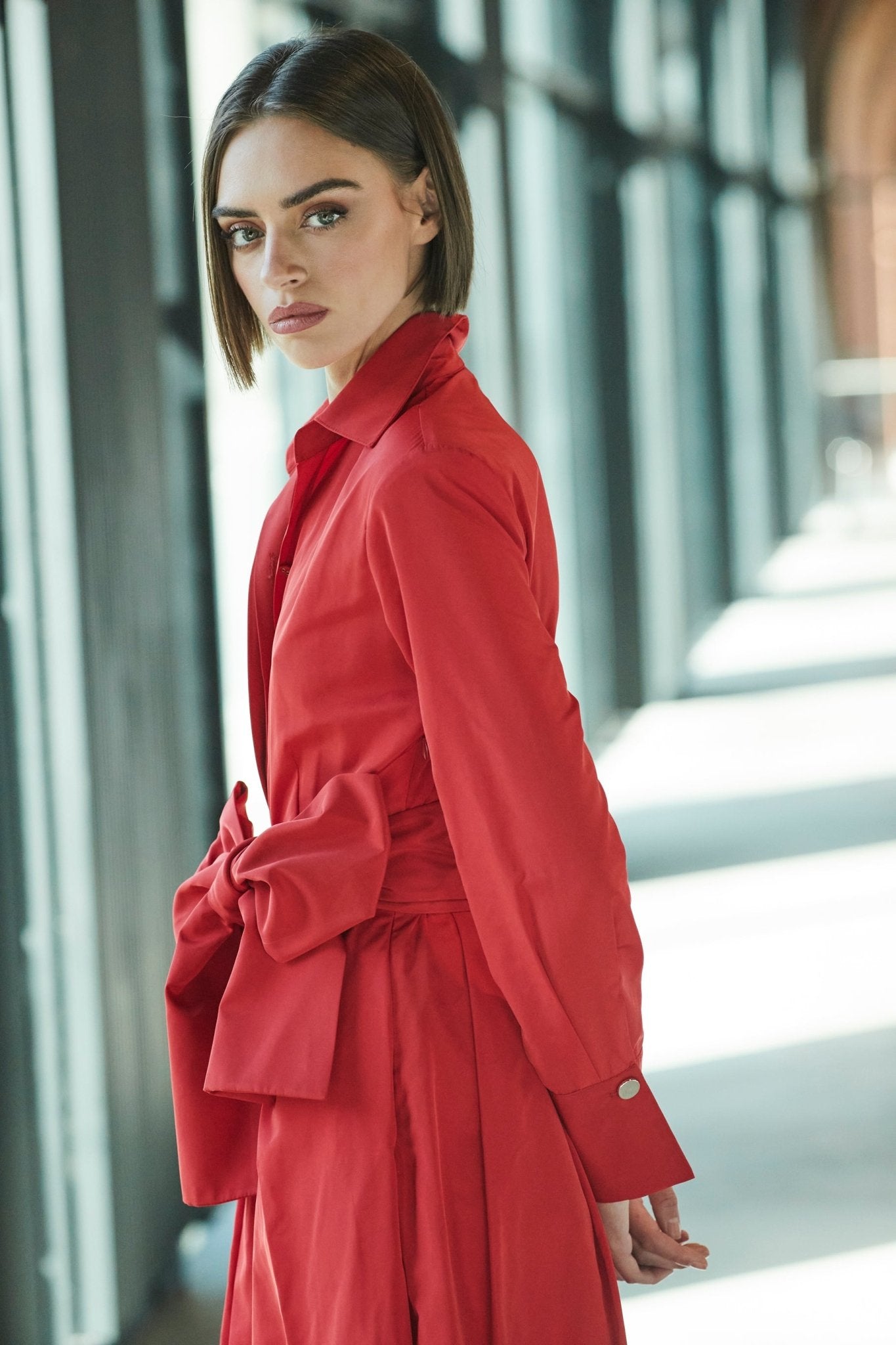 VESTIDO LISO CINTURON ROJO CORNELIA - THE EXTREME COLLECTION