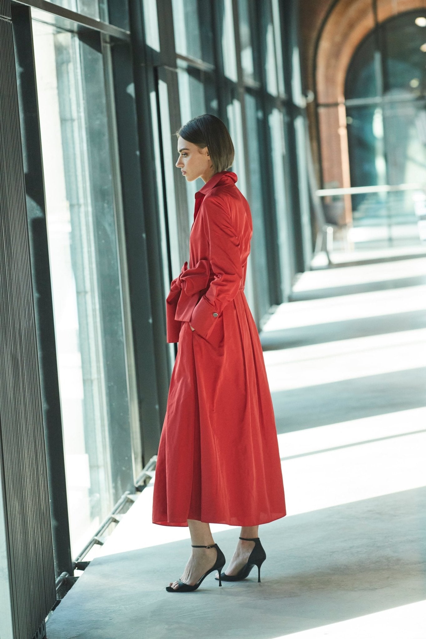 VESTIDO LISO CINTURON ROJO CORNELIA - THE EXTREME COLLECTION