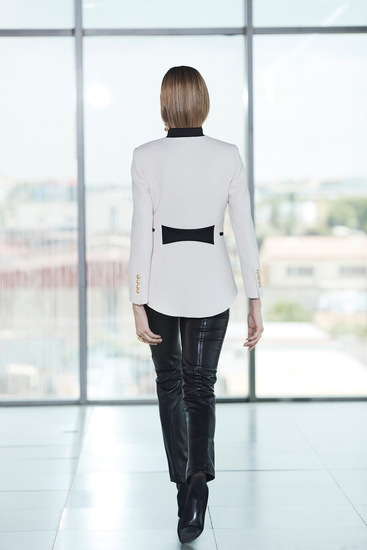 BLAZER BORDADA MARFIL RENATA LOVE