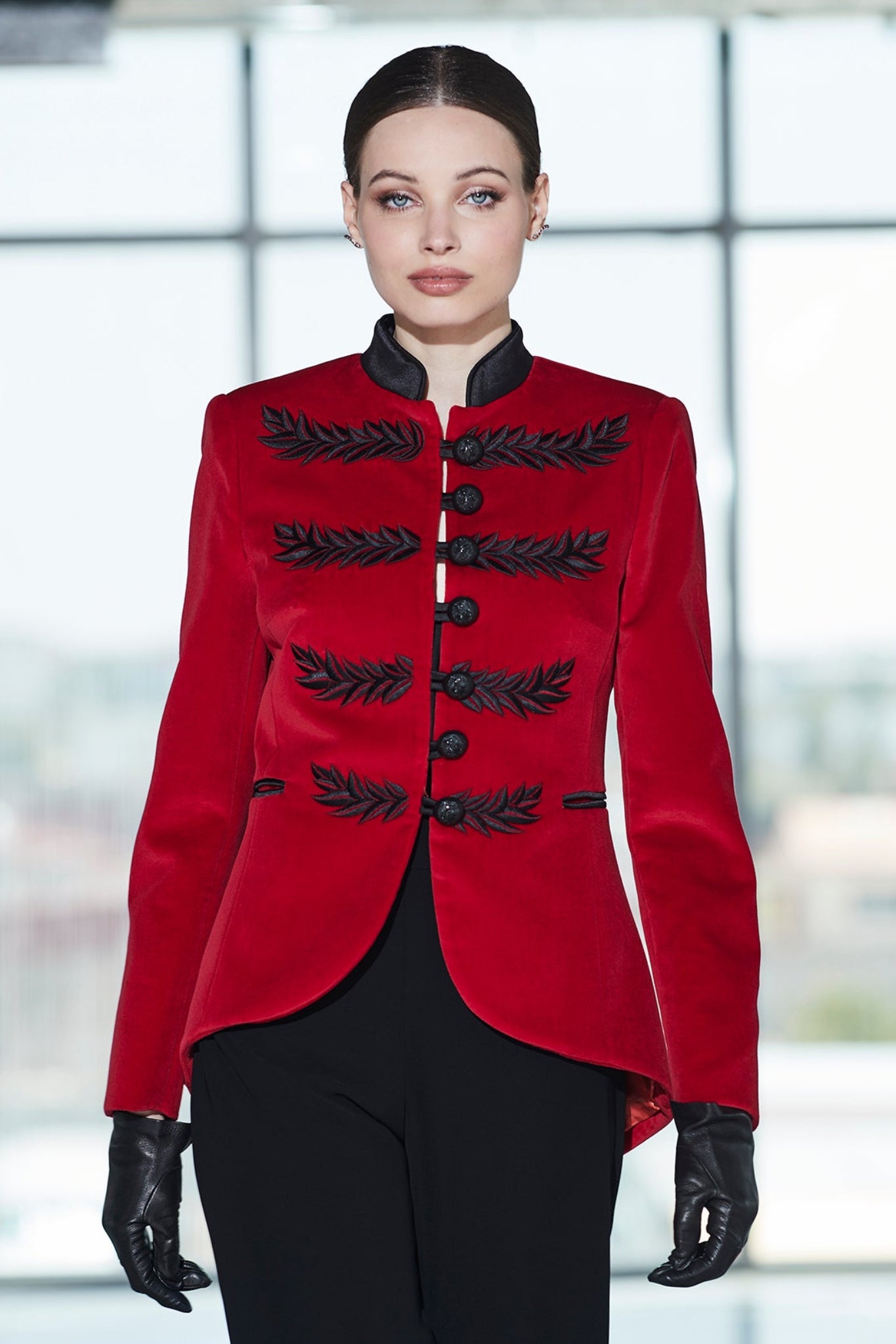 Blazer Bordada rojo Renata Velvet - Edición Limitada
