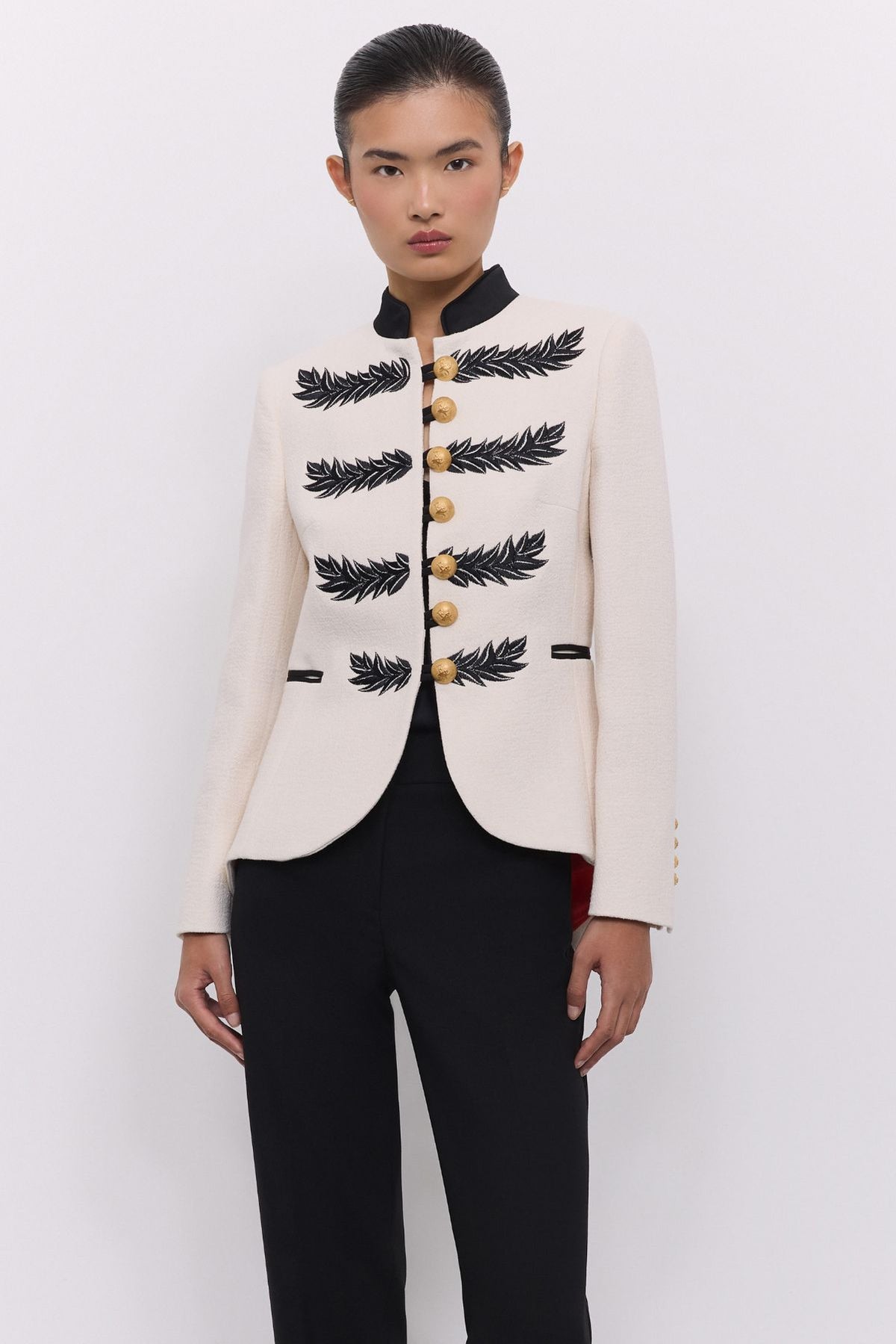Blazer bordada blanco roto Renata Love - Edición Limitada
