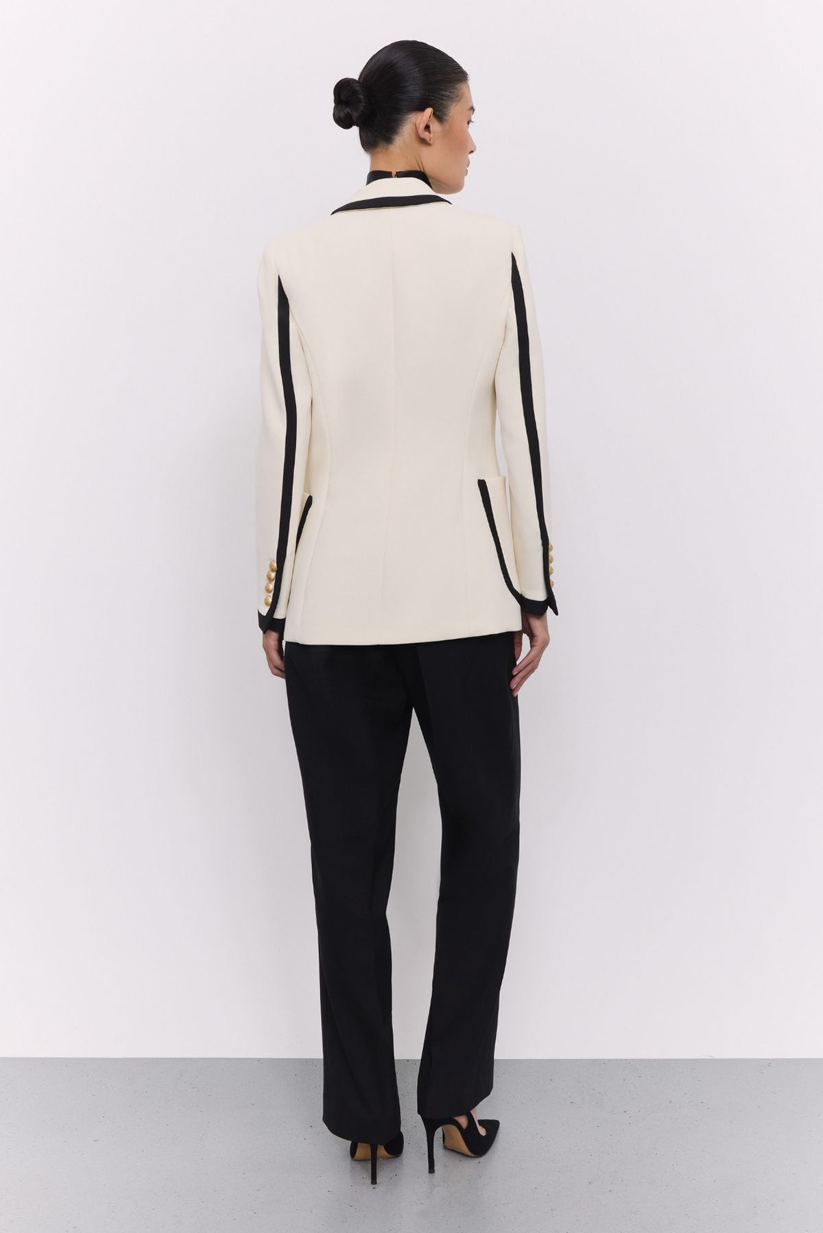 Blazer blanco con ribetes en contraste Laurent - Edición Limitada