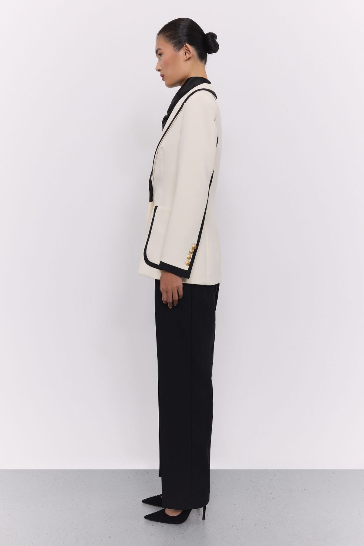 Blazer blanco con ribetes en contraste Laurent - Edición Limitada