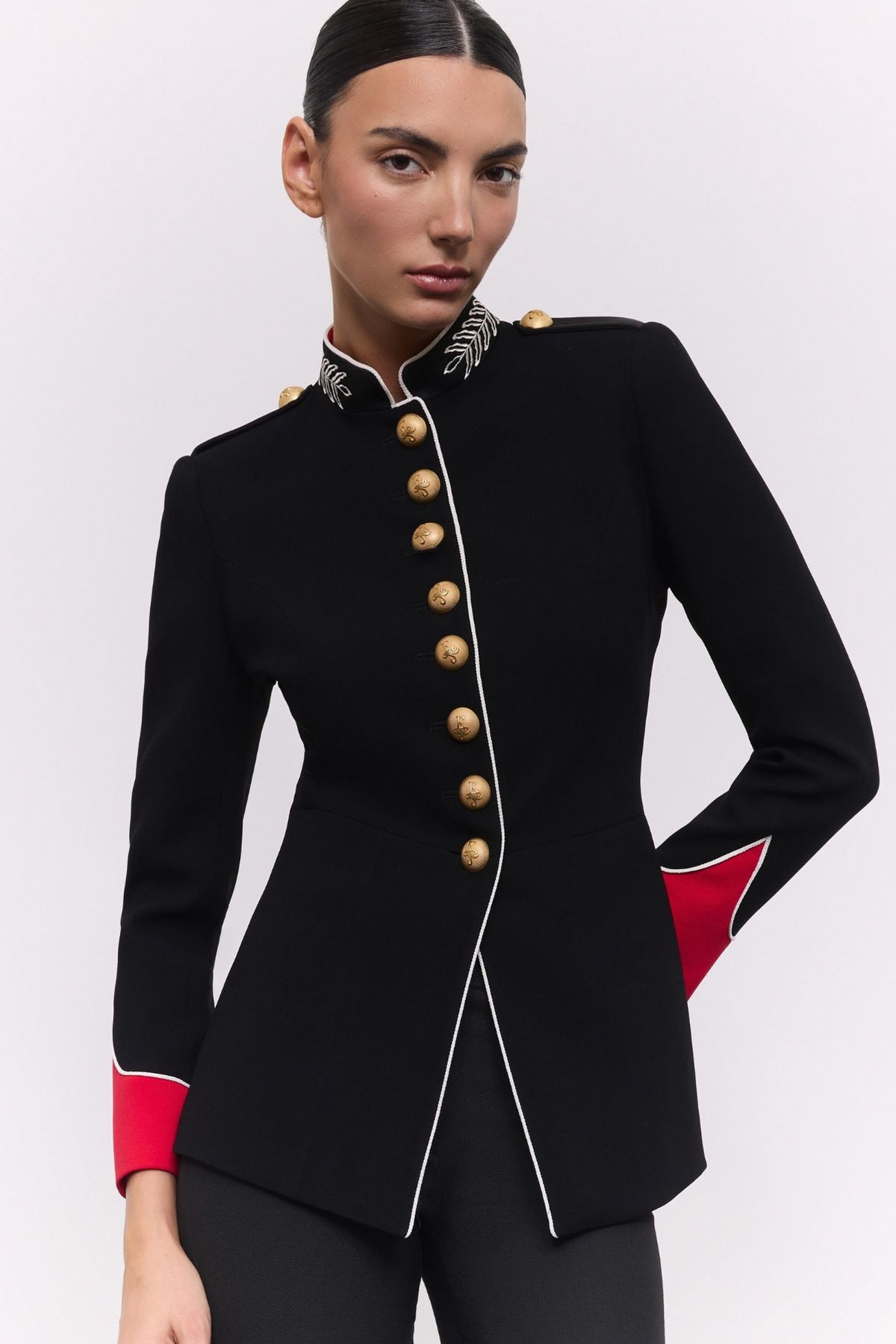 Blazer negra de estilo militar Dominique - Edición Limitada