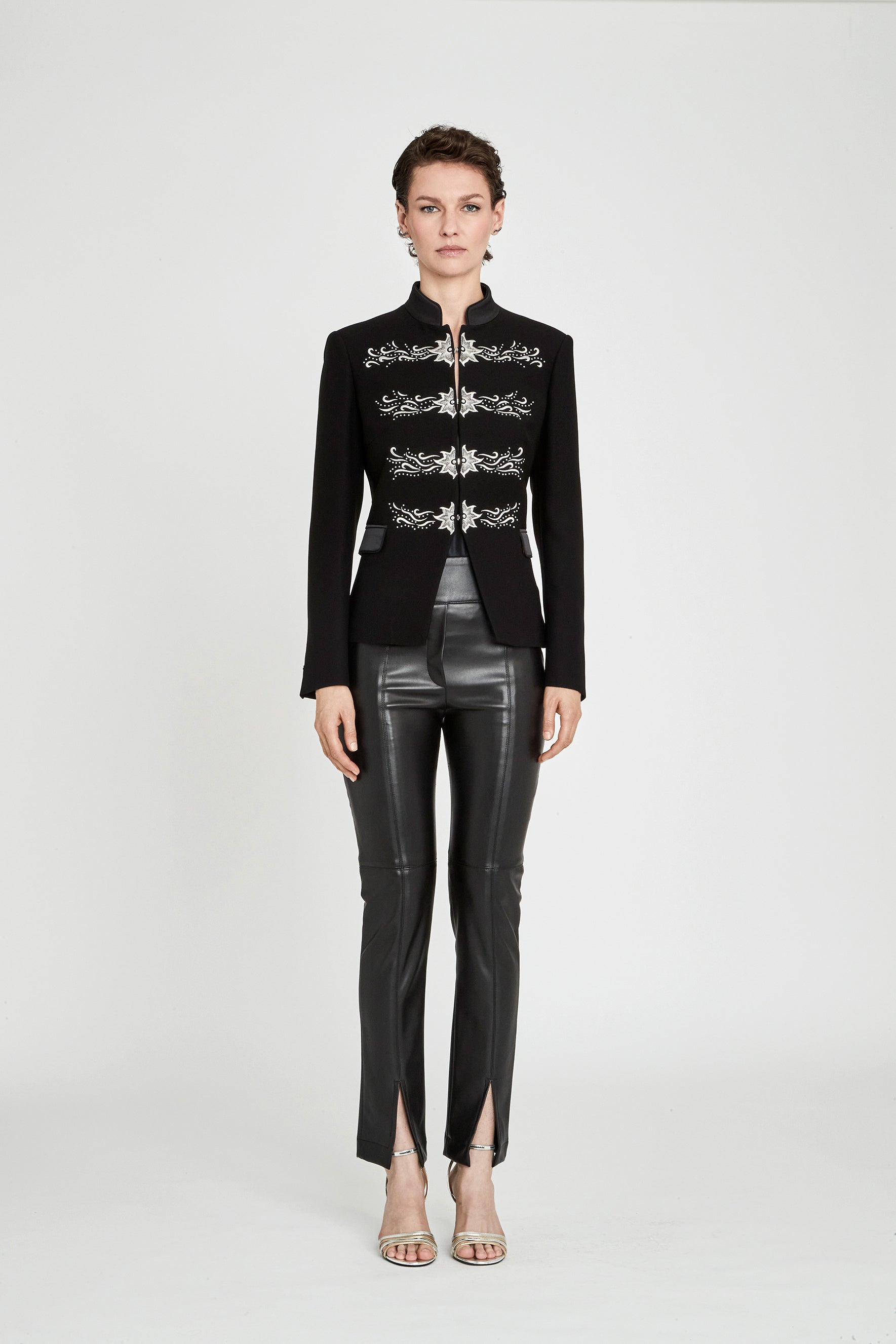 BLAZER AZABACHE BORDADO PLATA FIORELLA