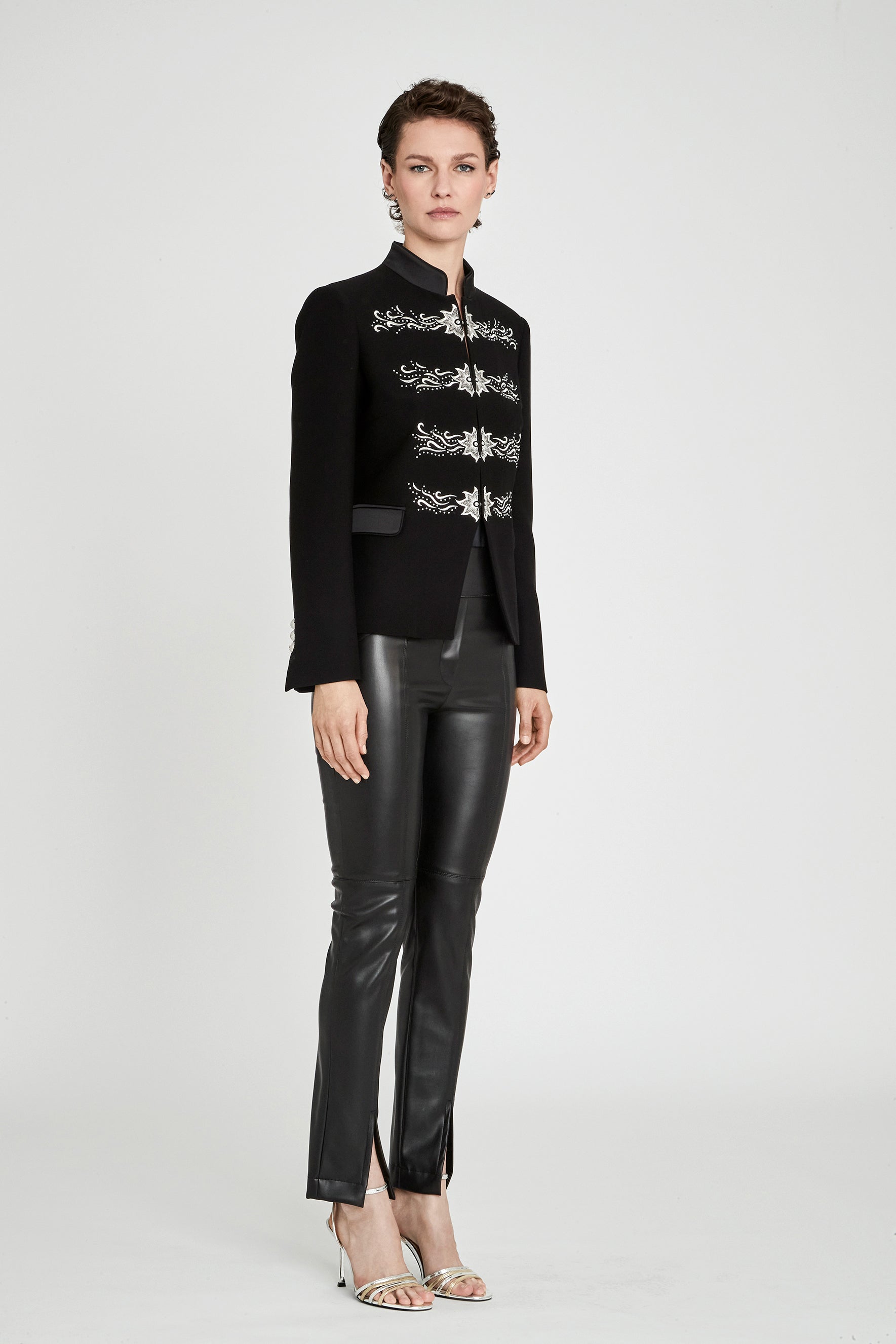 BLAZER AZABACHE BORDADO PLATA FIORELLA