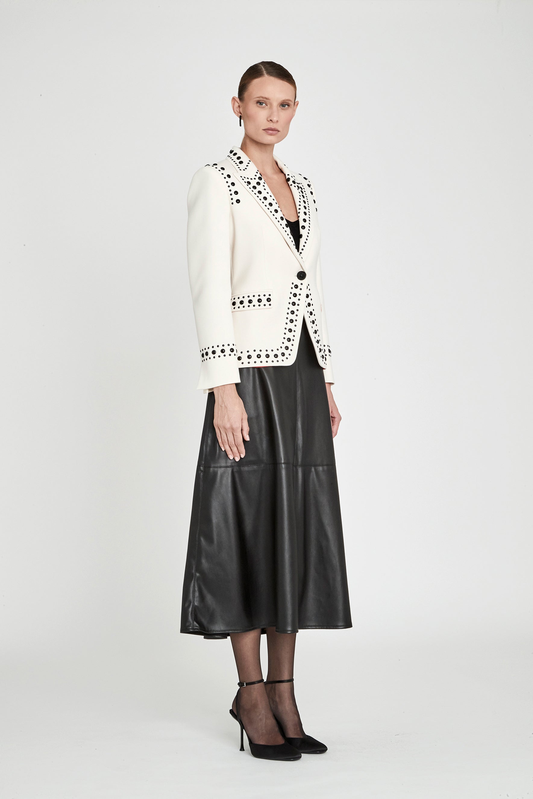 BLAZER CON TACHAS MARFIL ROCK STAR