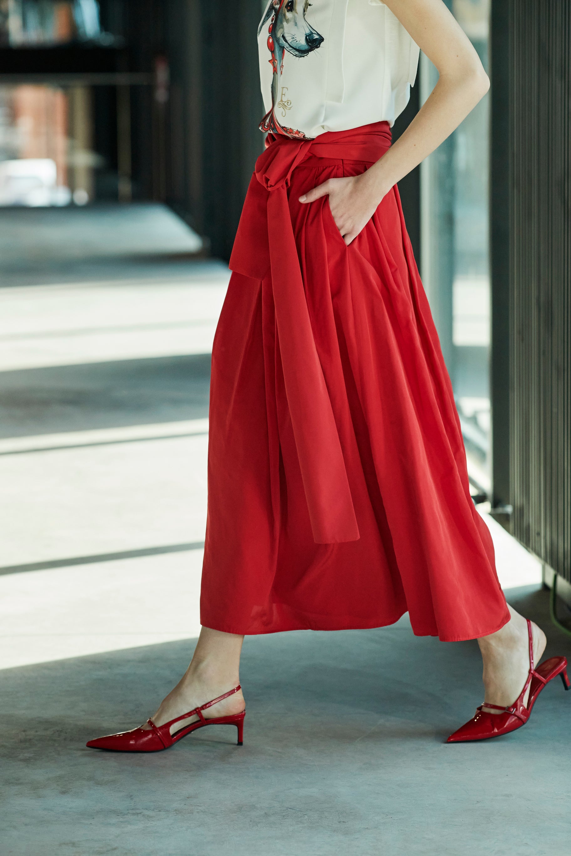 FALDA MIDI TAFETA CARMIN